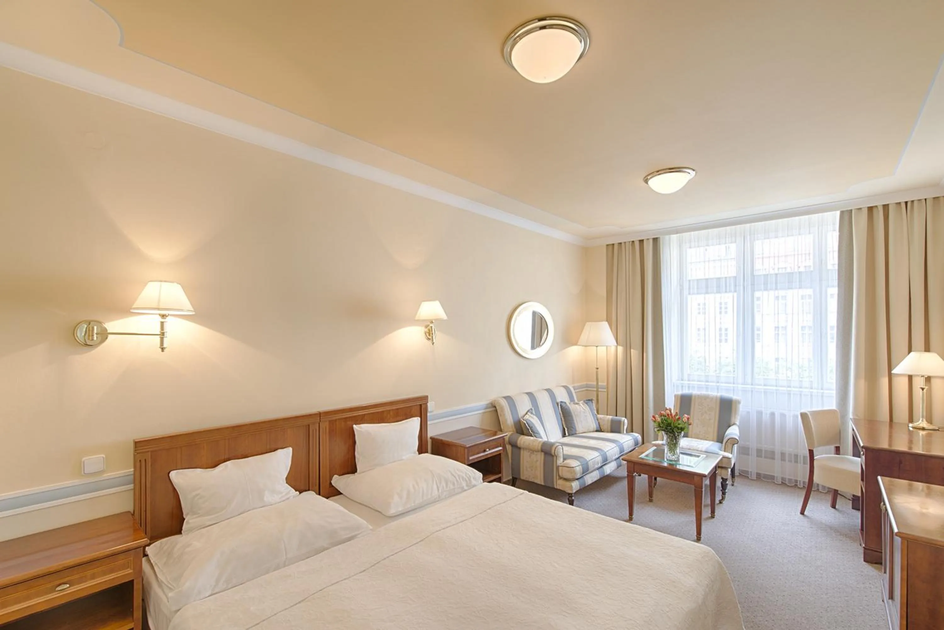 Bed in Hotel Embassy