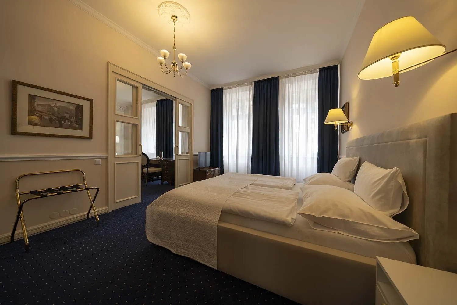 Bedroom, Bed in Hotel Embassy