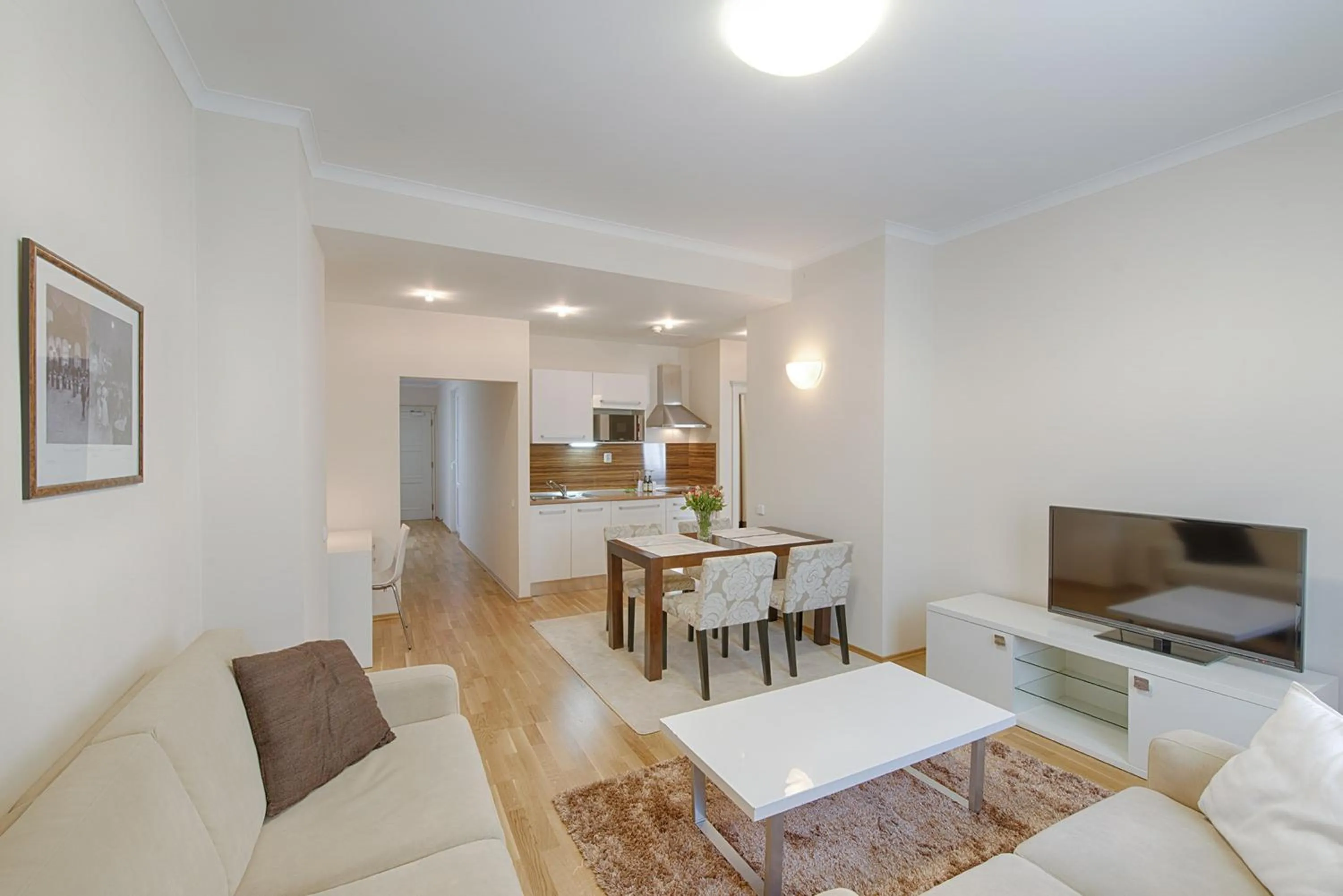 Photo of the whole room in Hotel Embassy