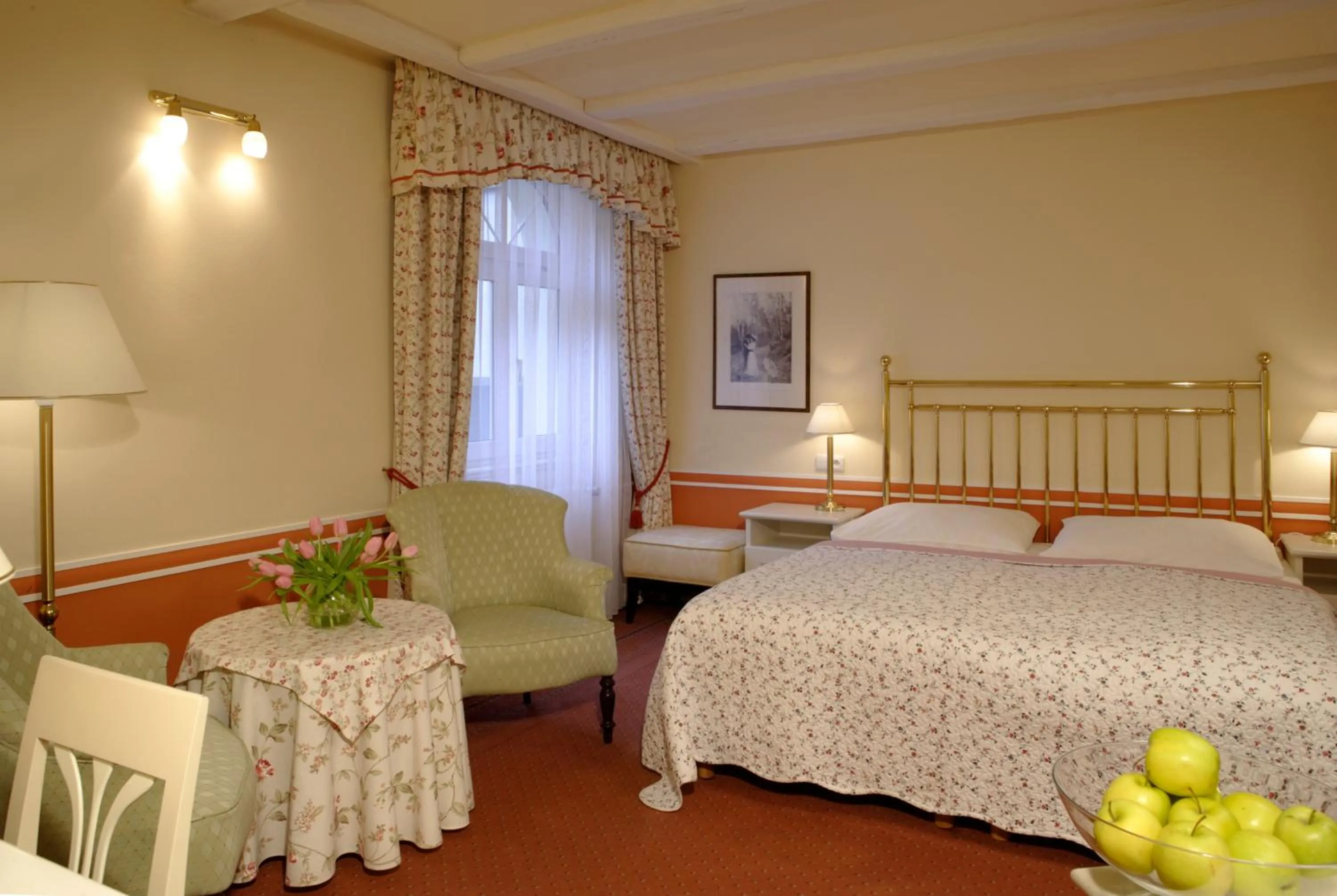 Bedroom, Bed in Hotel Embassy