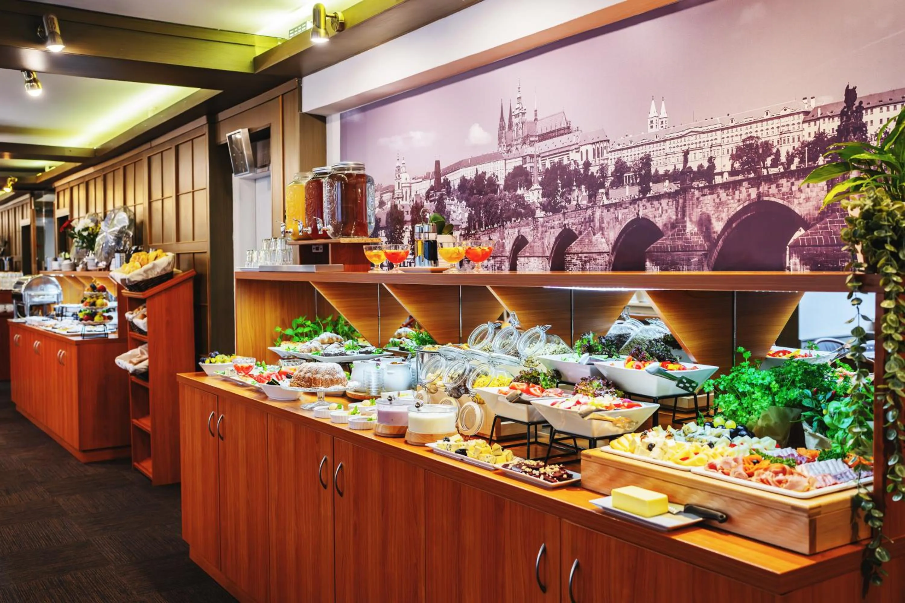 Restaurant/places to eat in Charles Central