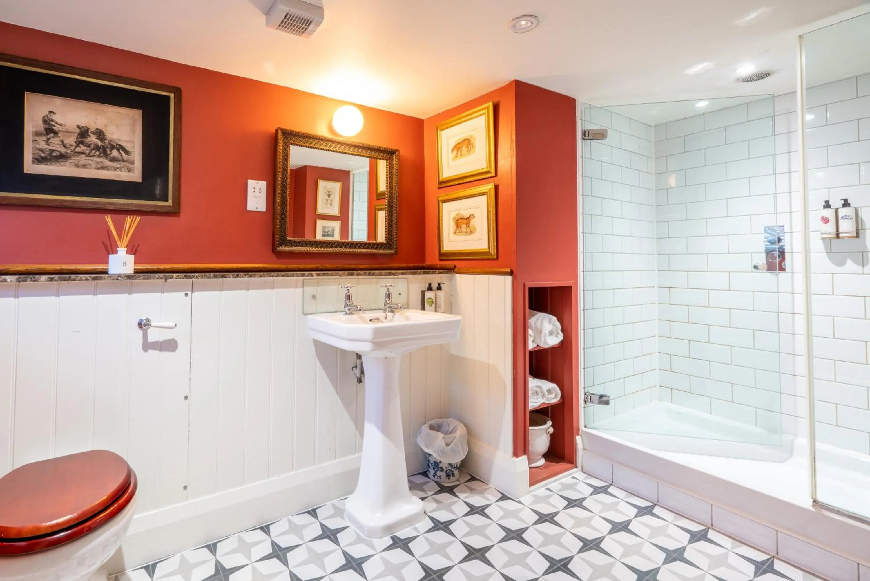 Shower in The Anchor Inn