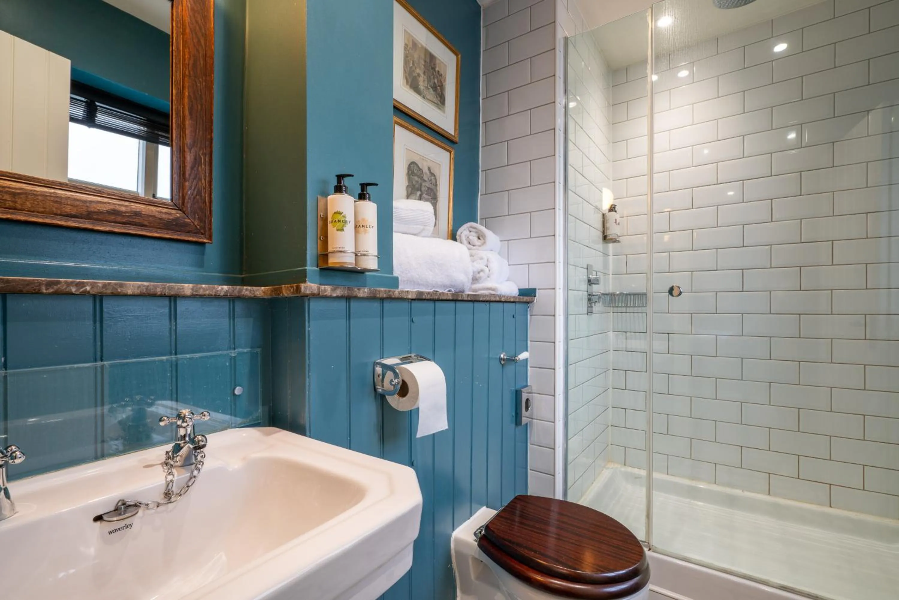 Shower in The Anchor Inn