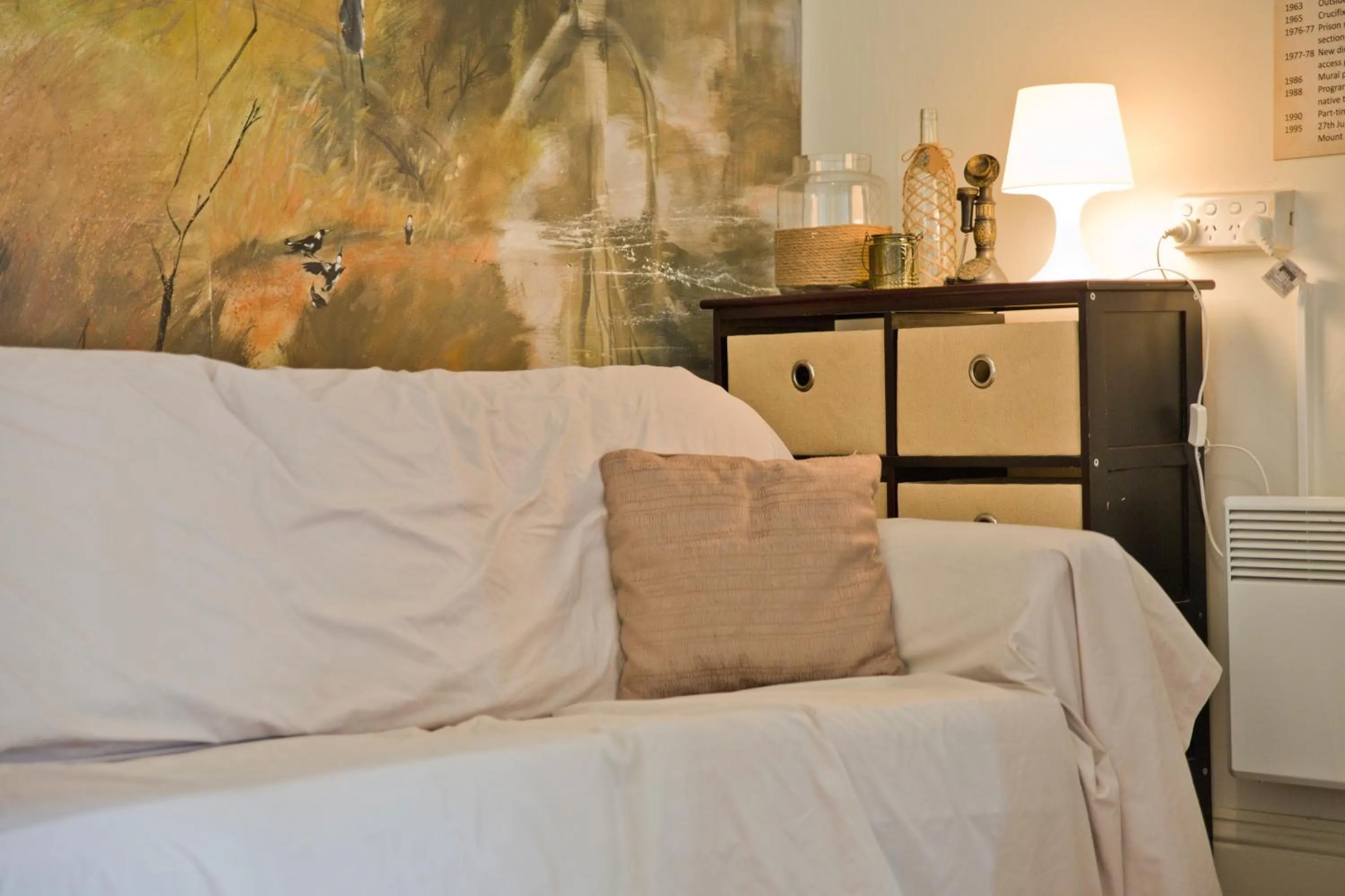 Communal lounge/ TV room, Bed in The Old Mount Gambier Gaol