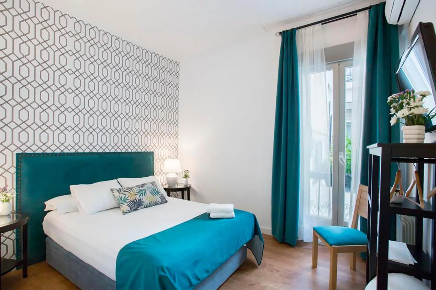 Bedroom, Bed in H-A San Mateo Suites