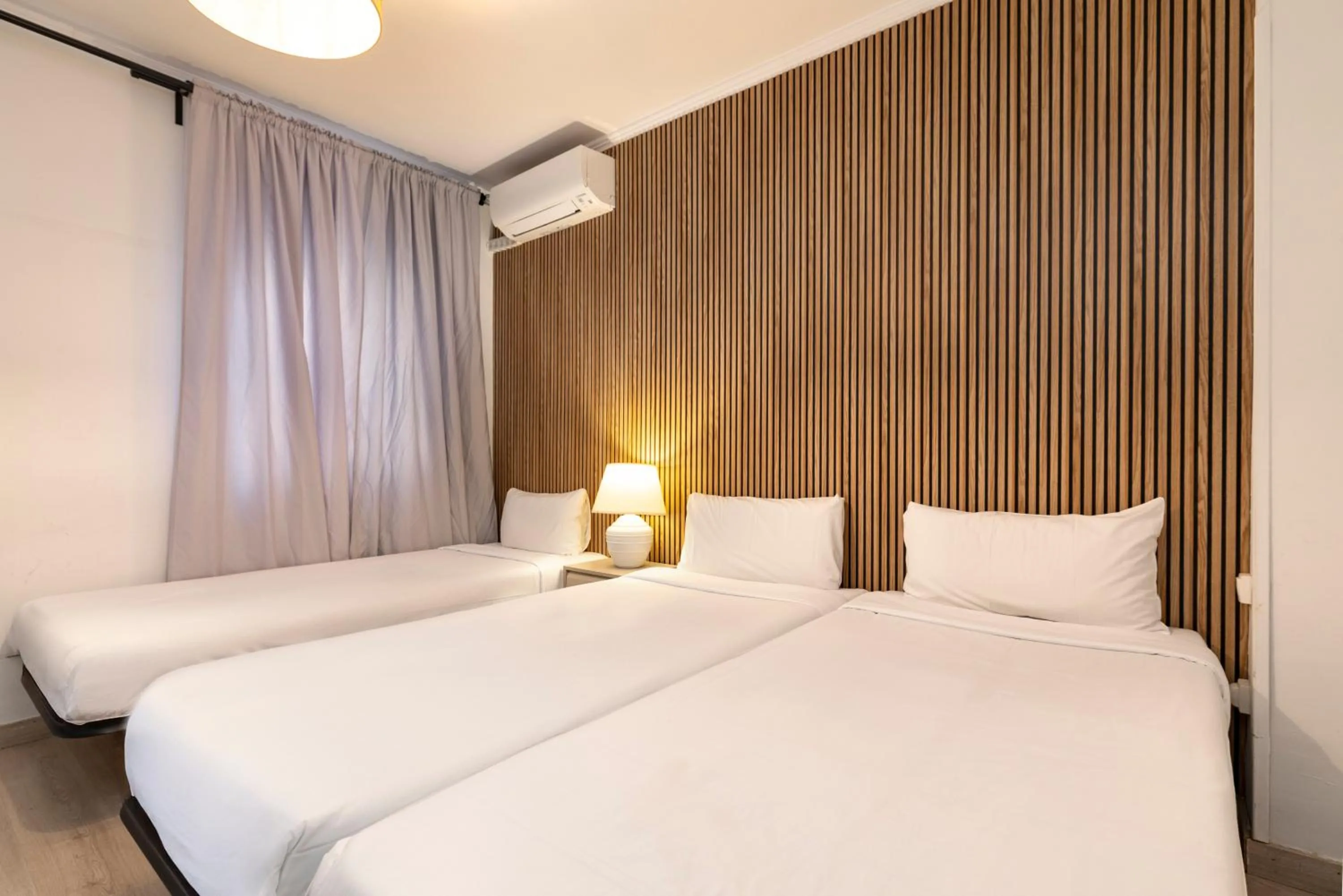 Bedroom, Bed in H-A San Mateo Suites