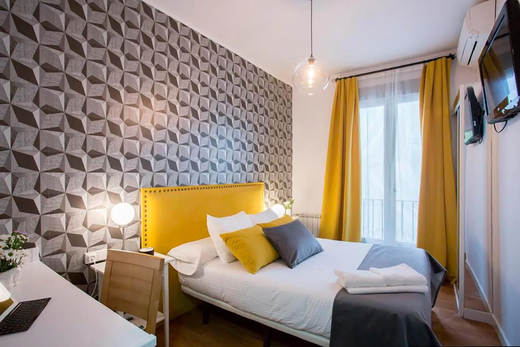 Bedroom, Bed in H-A San Mateo Suites