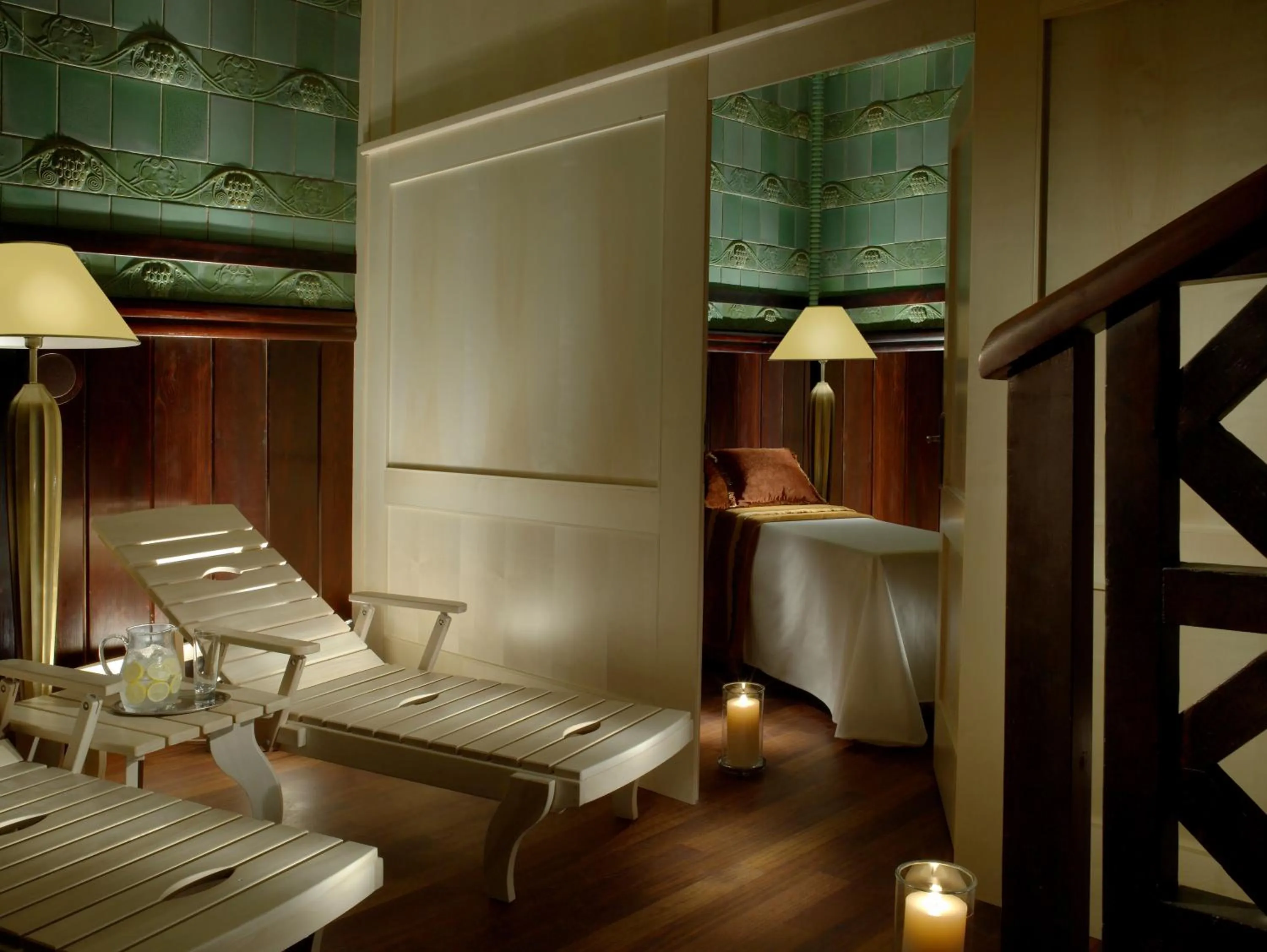 Massage in Art Deco Imperial Hotel