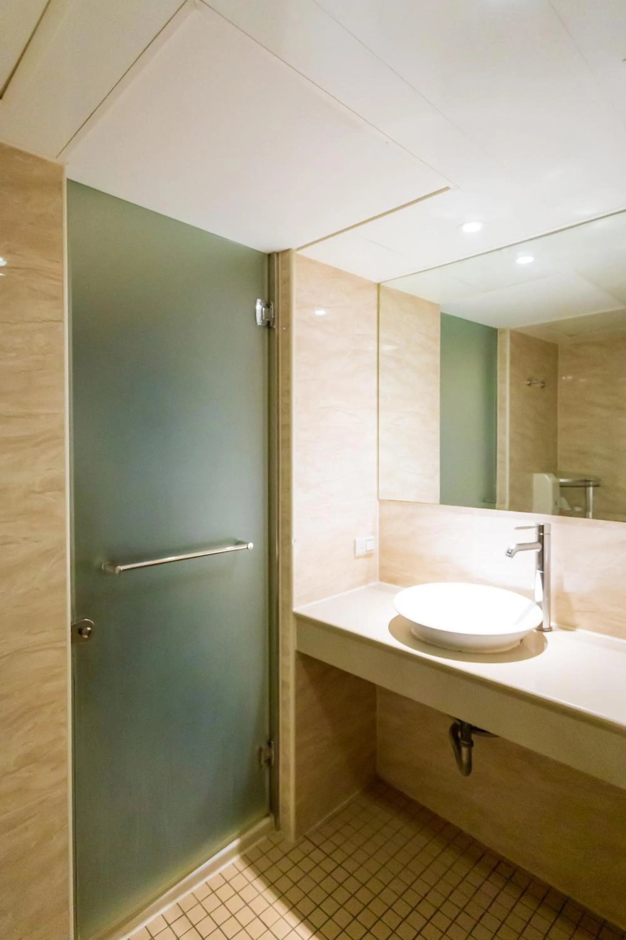 Bathroom in Newrise Hotel