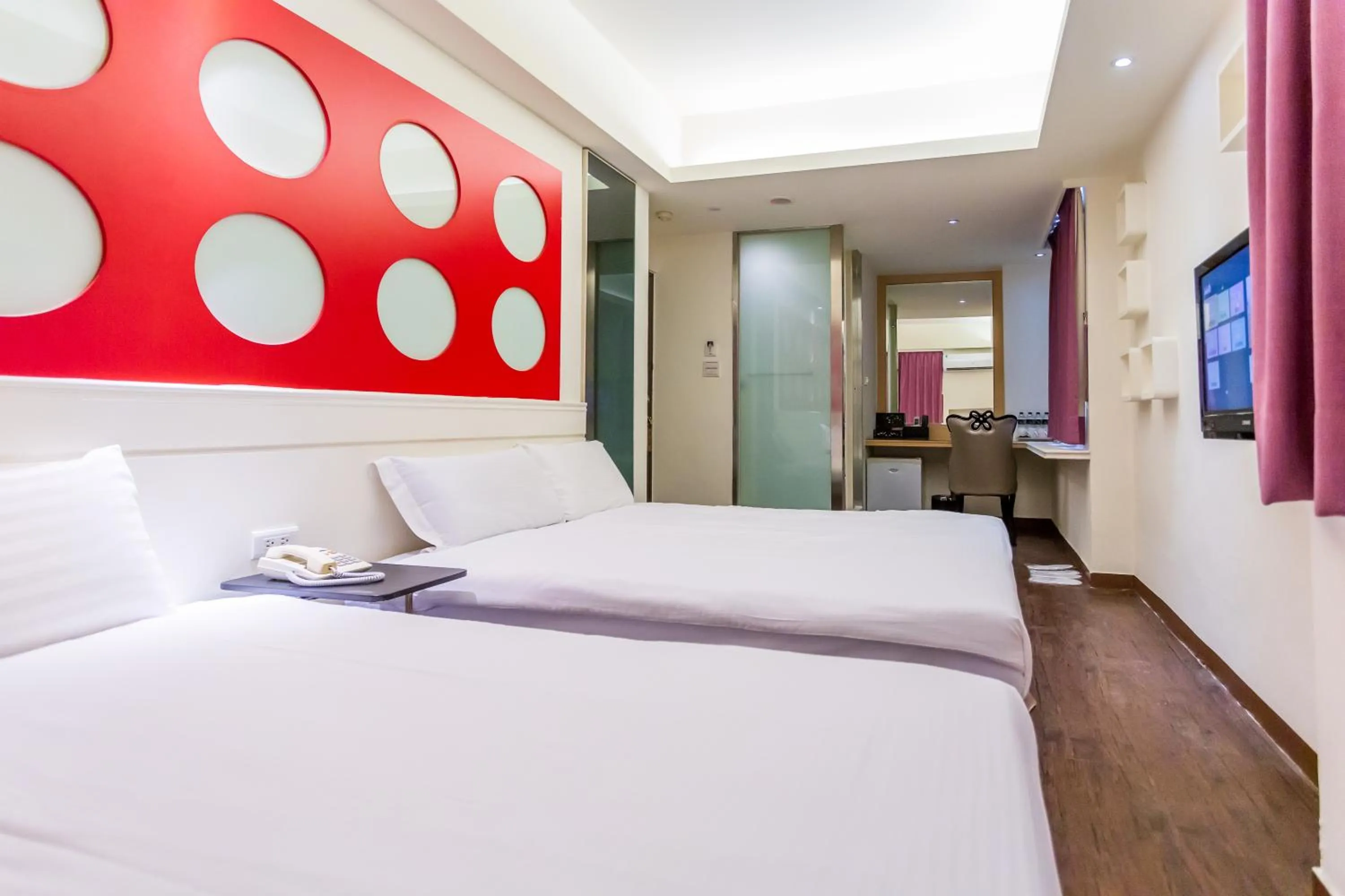 Photo of the whole room, Bed in Newrise Hotel