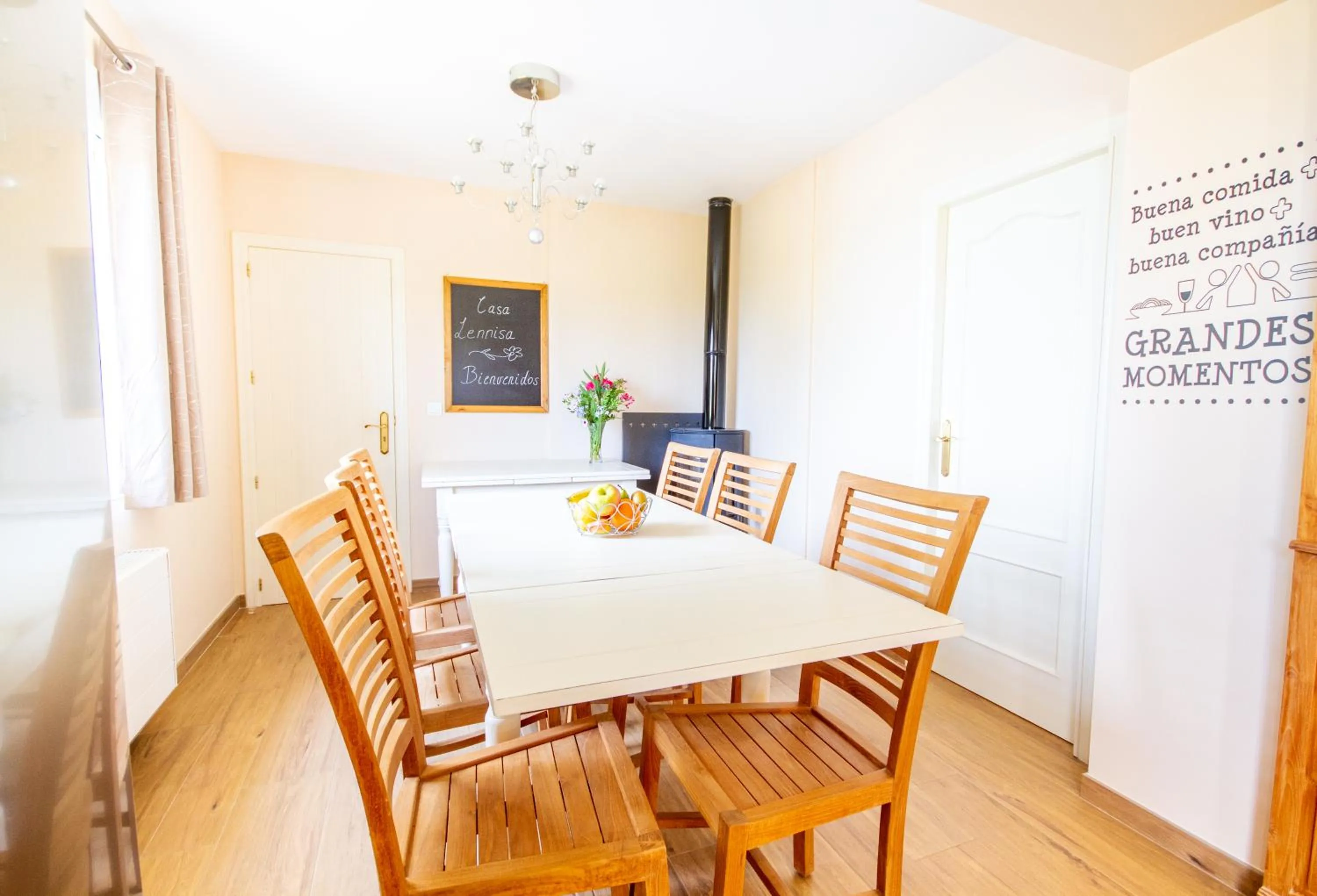Dining area in Casa Lennisa
