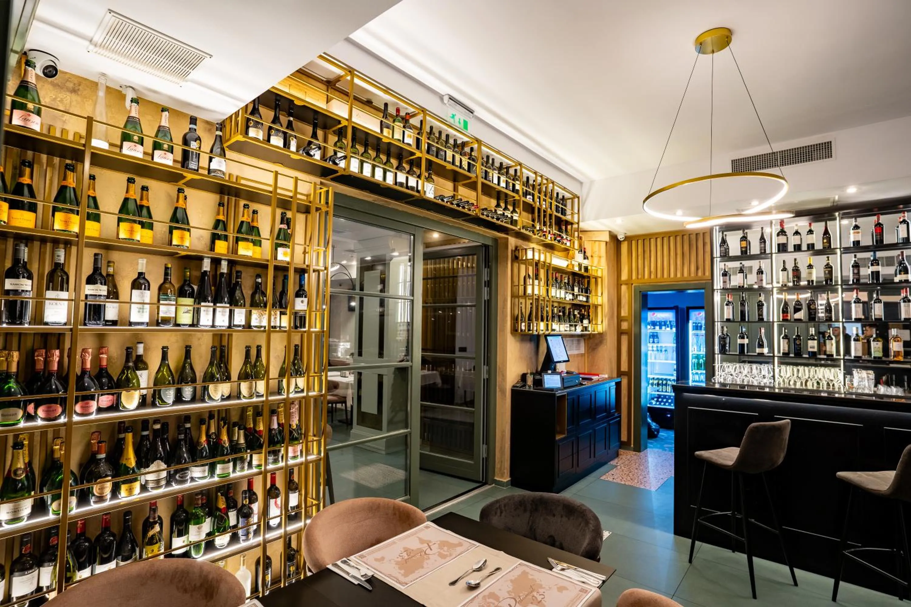 Restaurant/places to eat in ATLAS Hotel