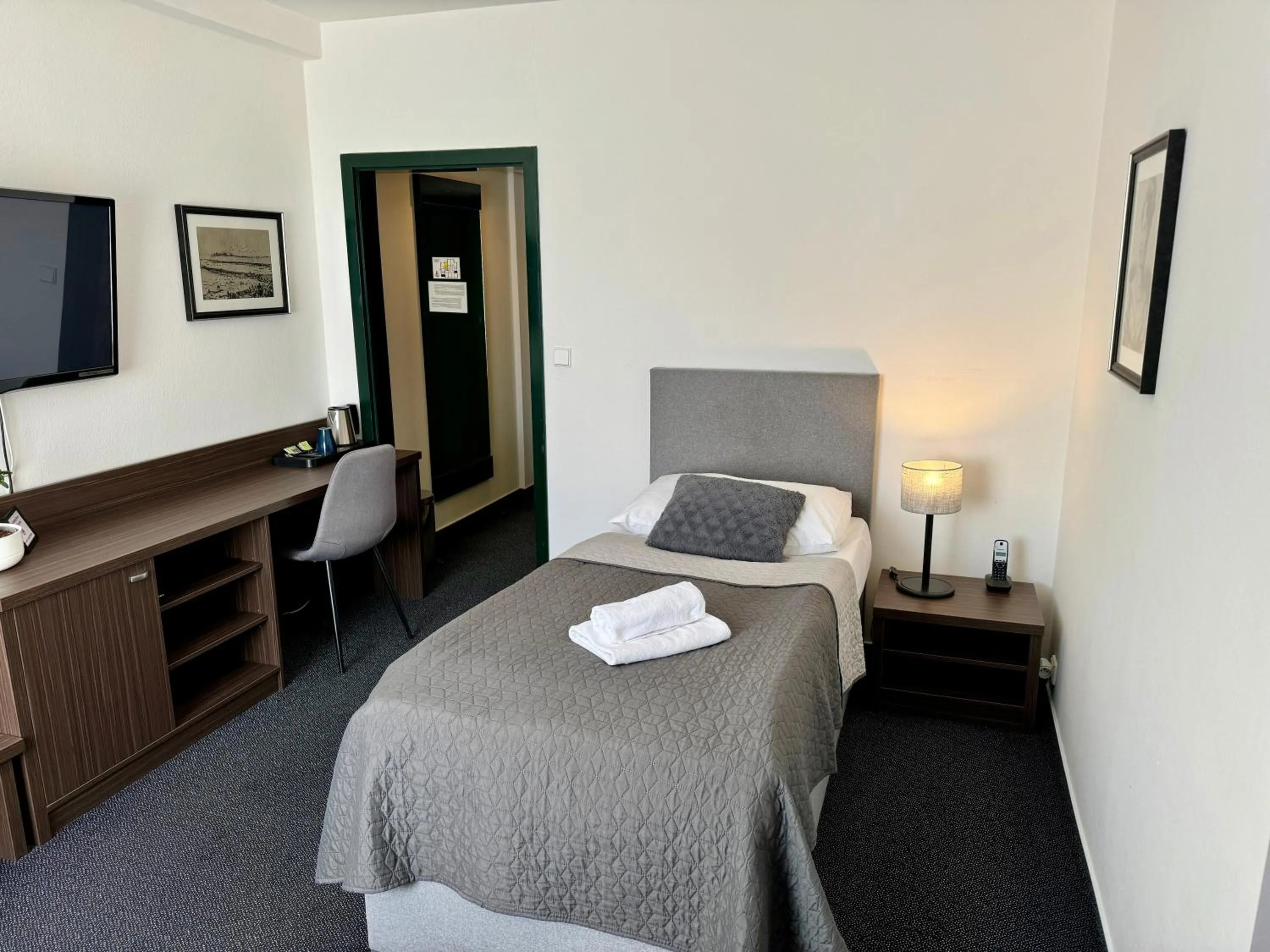 Photo of the whole room, Bed in A-Austerlitz Hotel