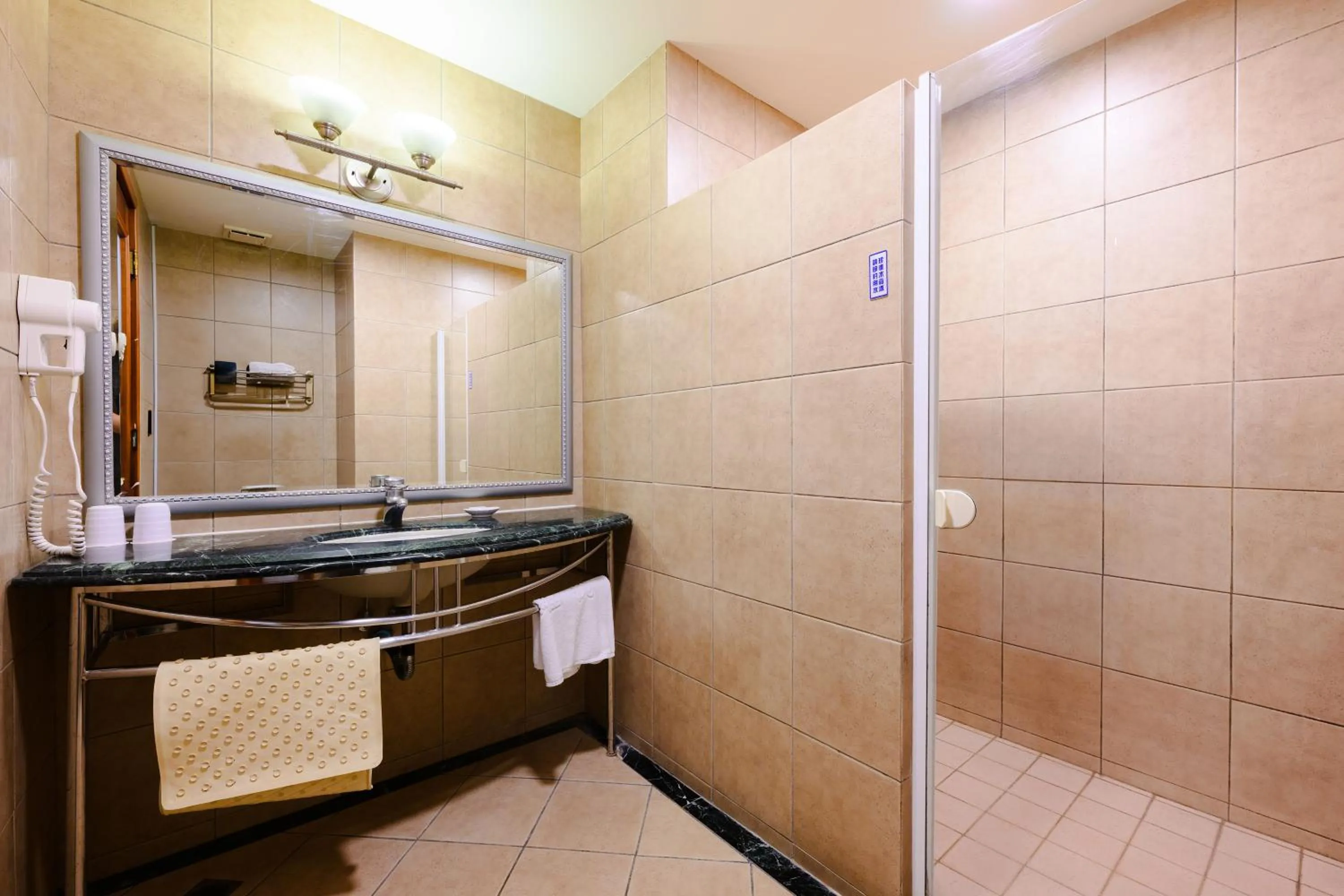 Bathroom in Wei-Yat Grand Hotel