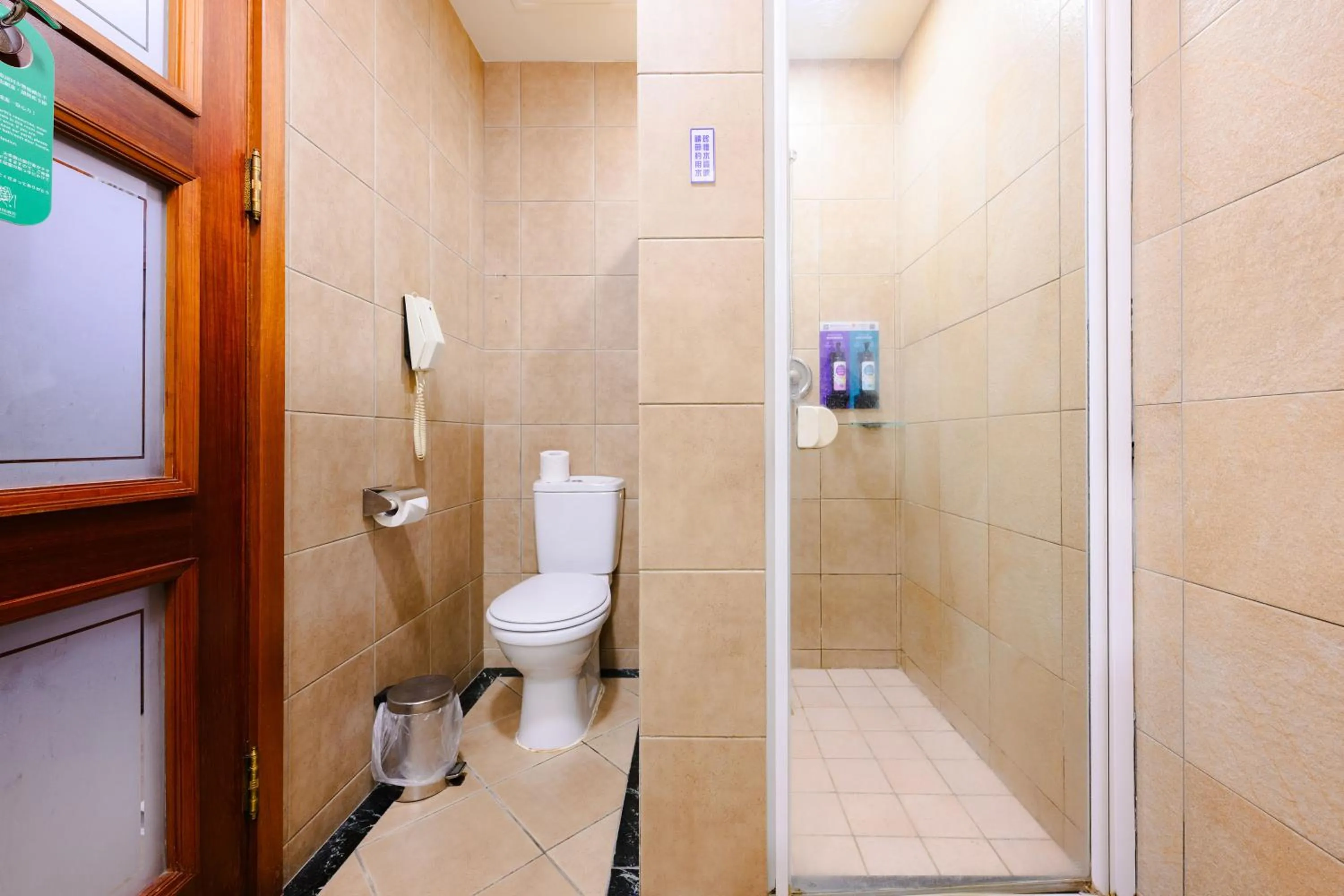 Bathroom in Wei-Yat Grand Hotel