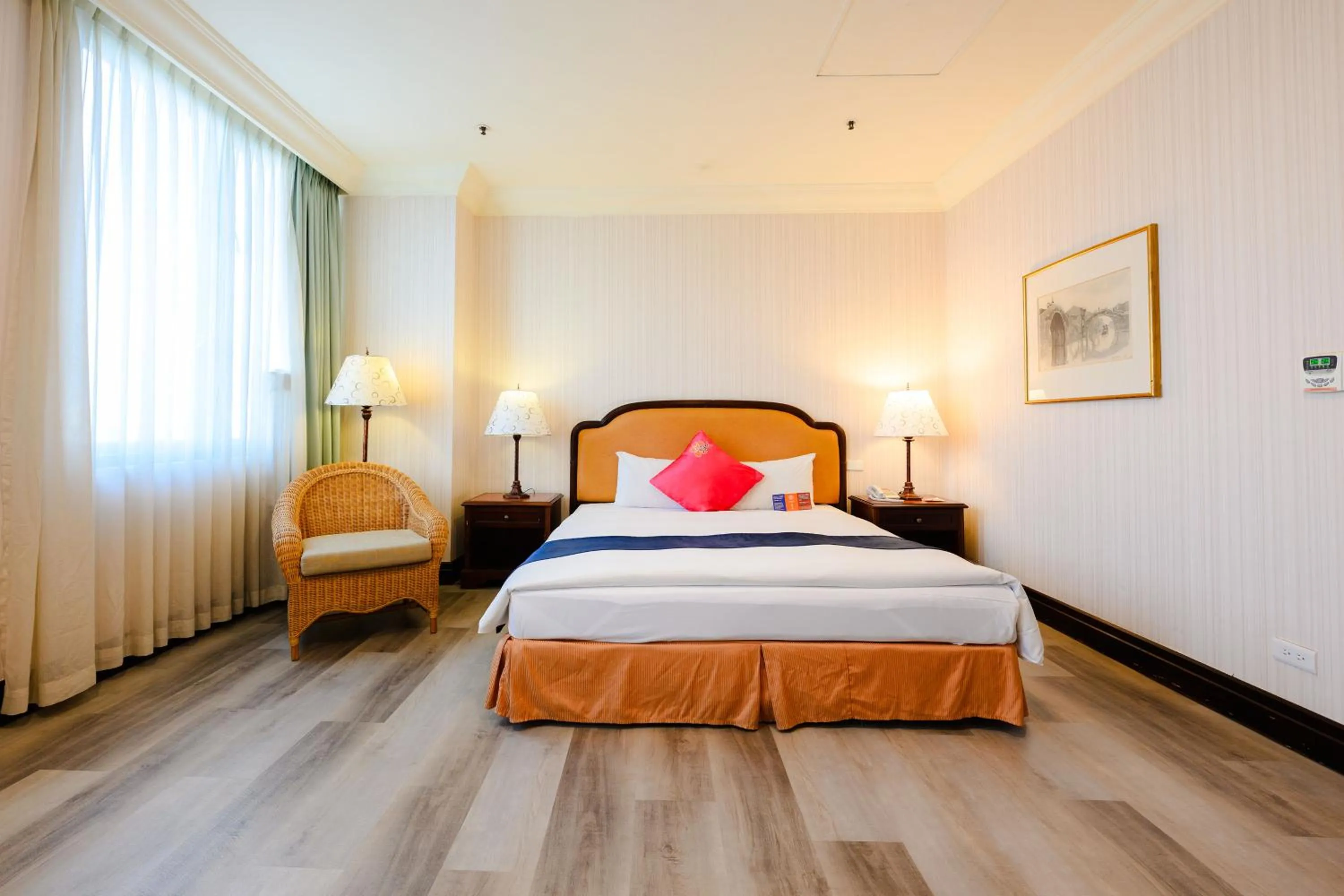 Photo of the whole room, Bed in Wei-Yat Grand Hotel