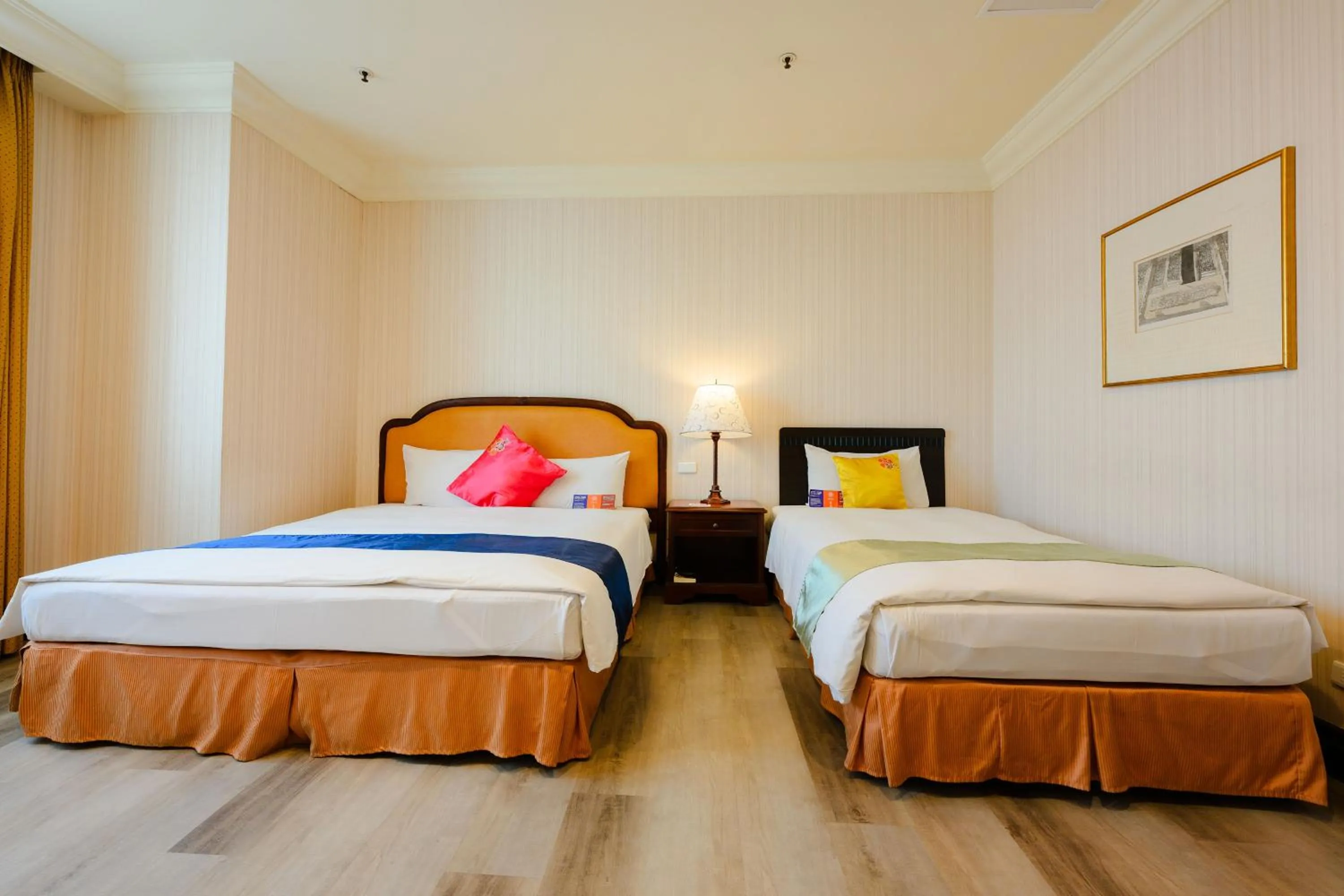 Photo of the whole room, Bed in Wei-Yat Grand Hotel