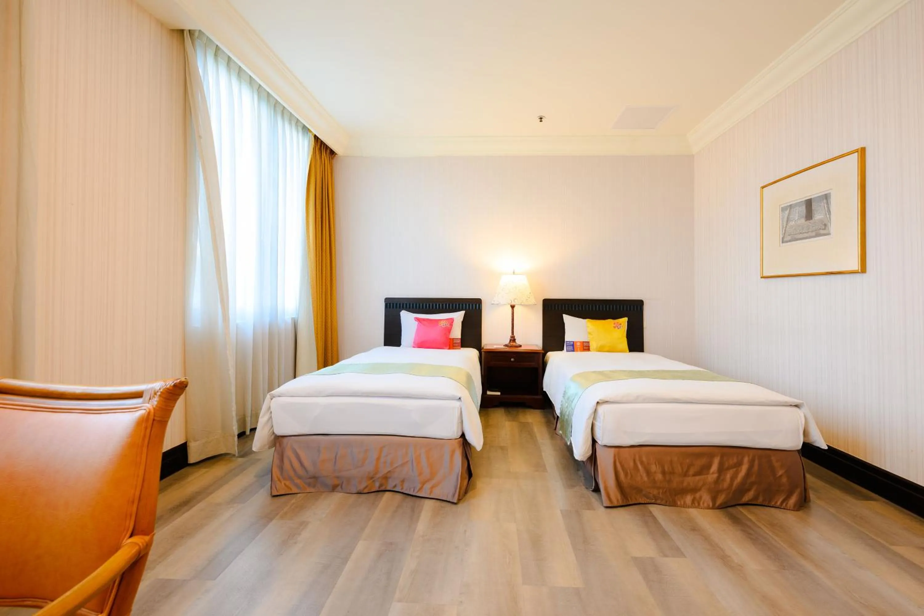 Photo of the whole room, Bed in Wei-Yat Grand Hotel