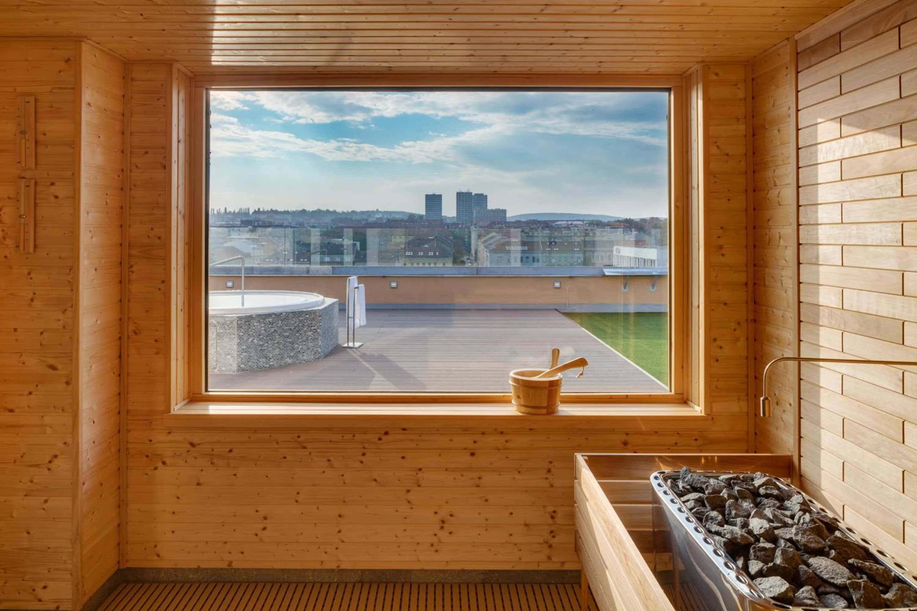 Sauna in Avanti Hotel