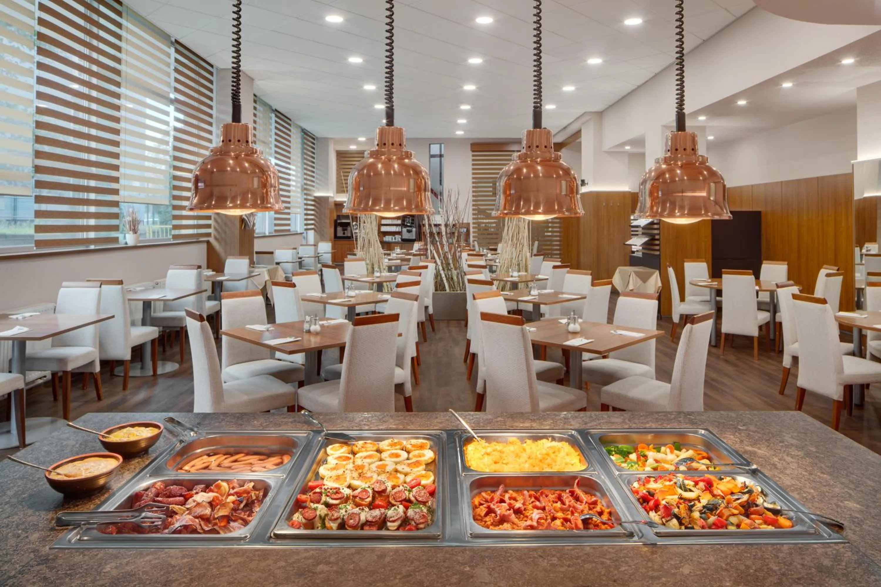 Restaurant/places to eat in Avanti Hotel