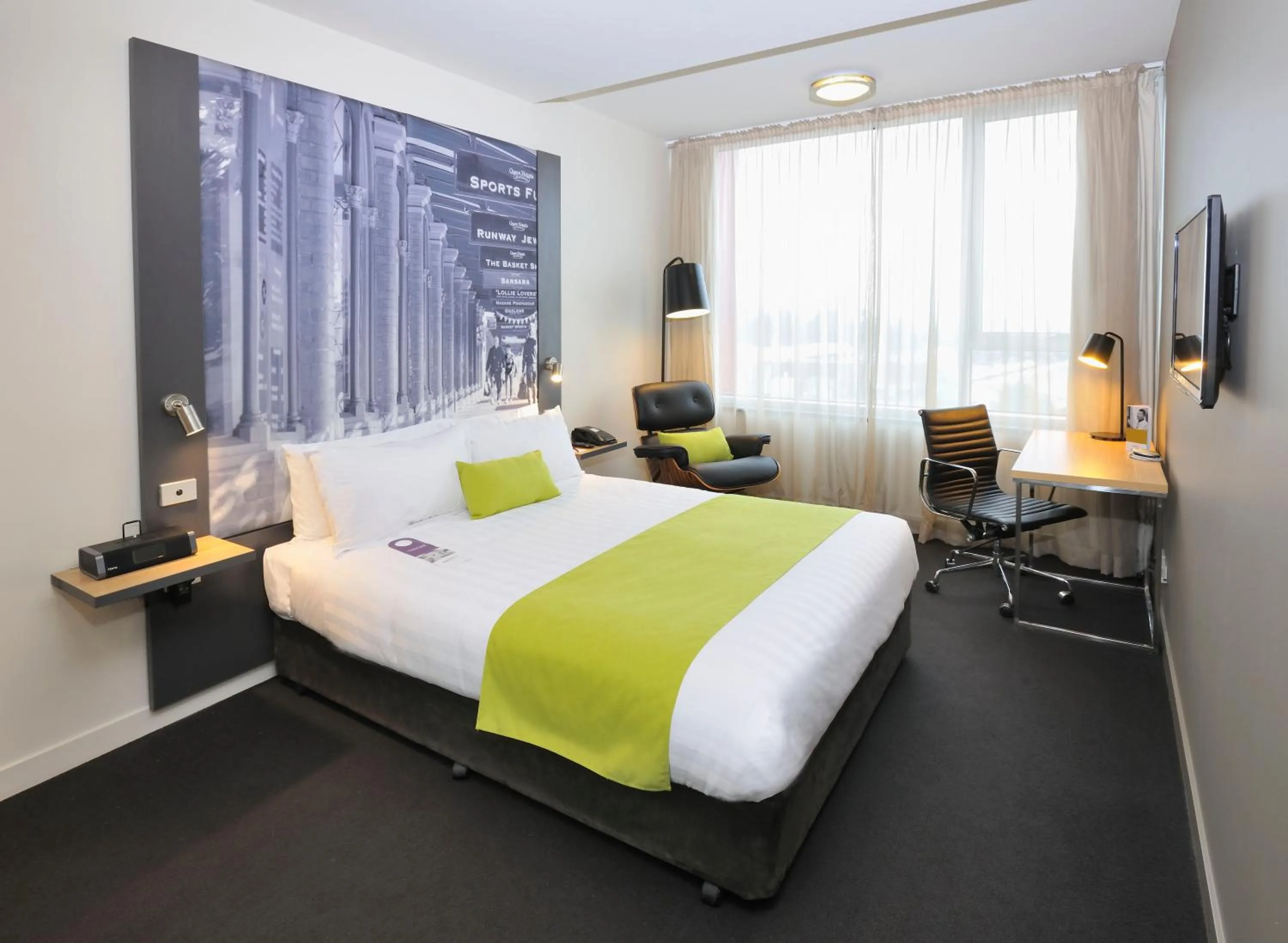 Photo of the whole room, Bed in Mercure Melbourne Therry Street