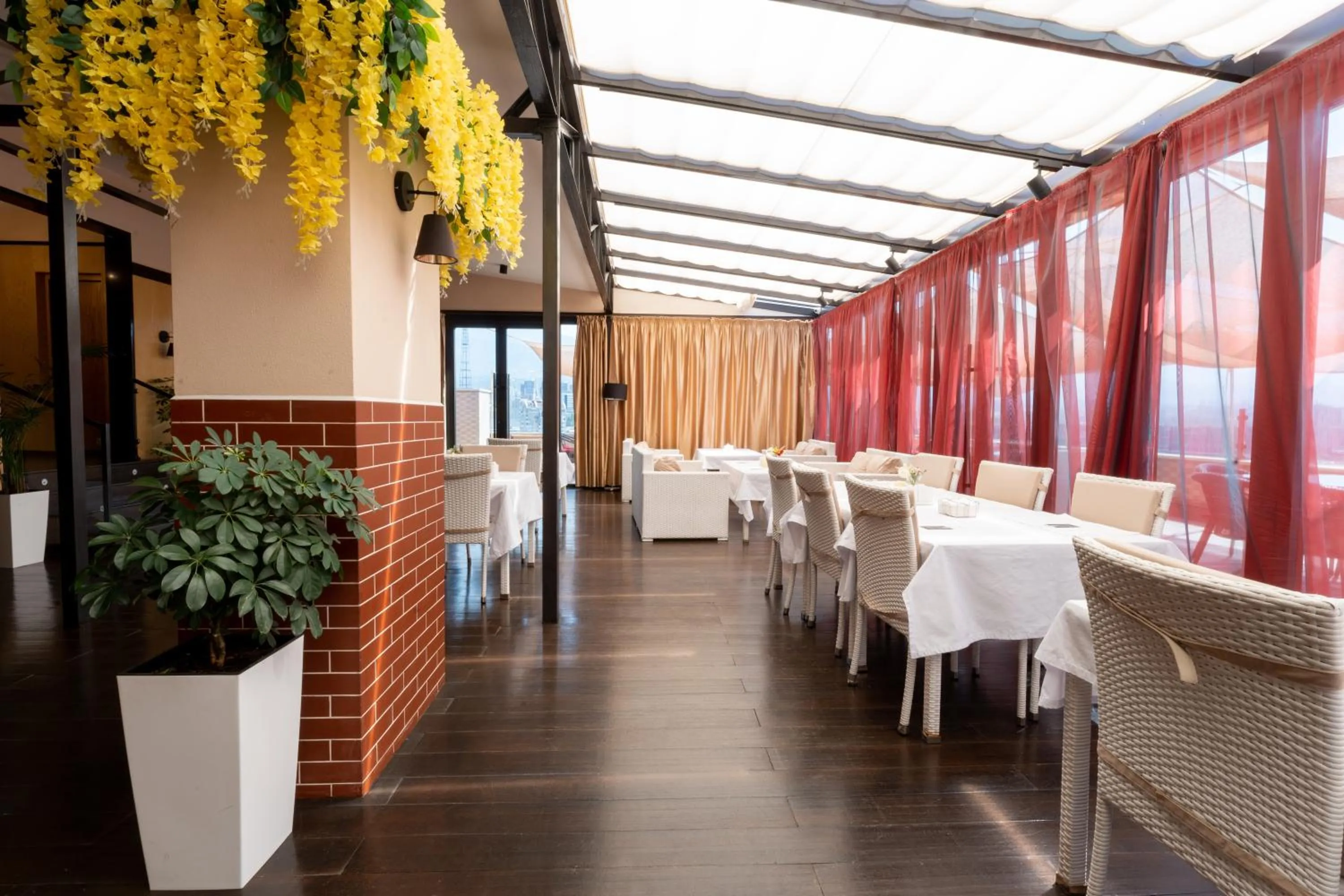 Restaurant/places to eat in Reikartz Sky Almaty