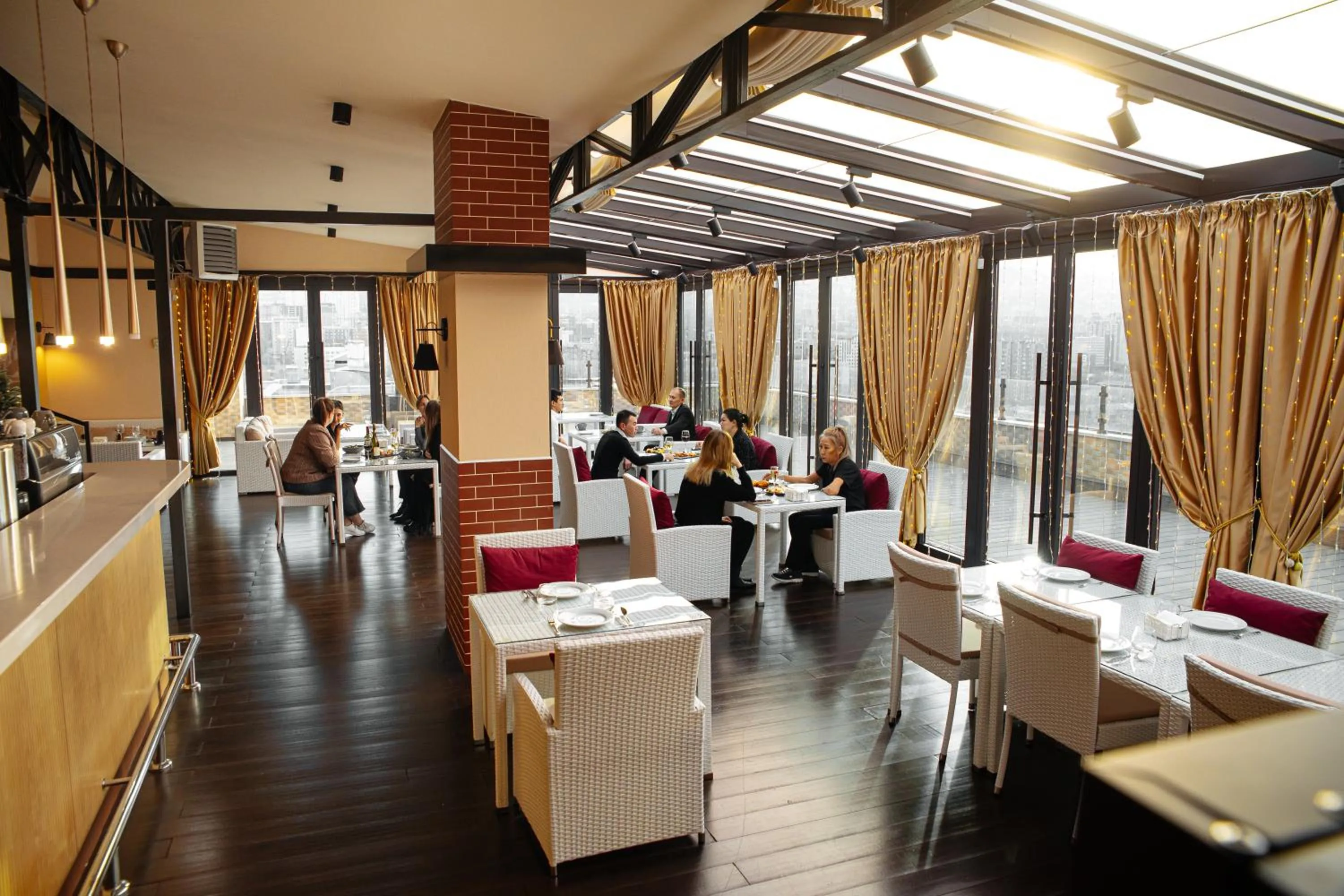 Restaurant/places to eat in Reikartz Sky Almaty