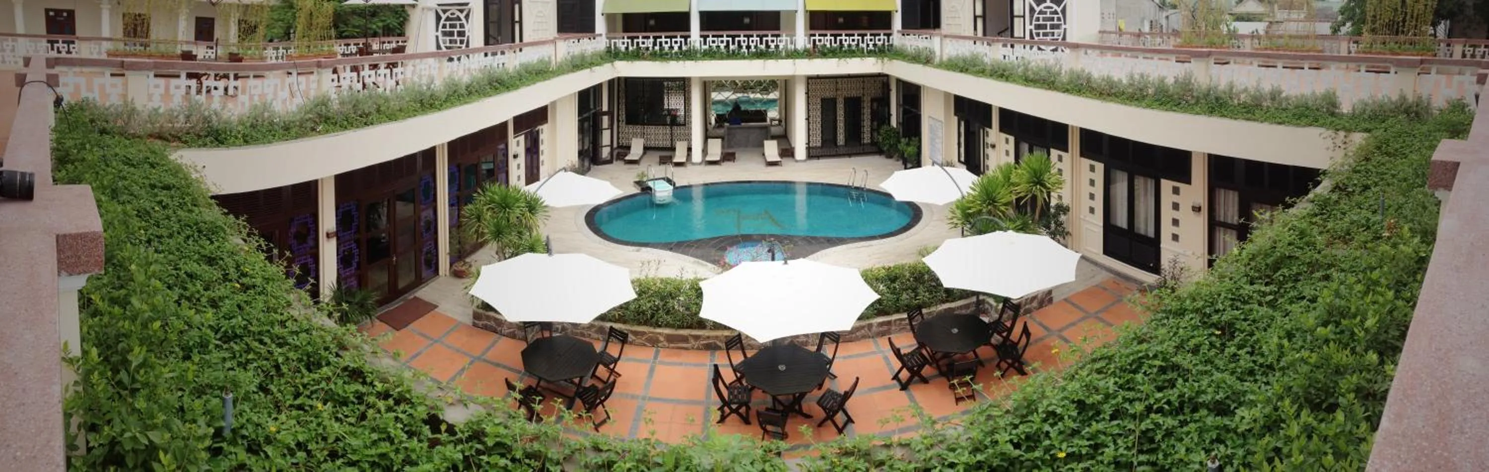 Swimming pool in Villa Hue Hotel