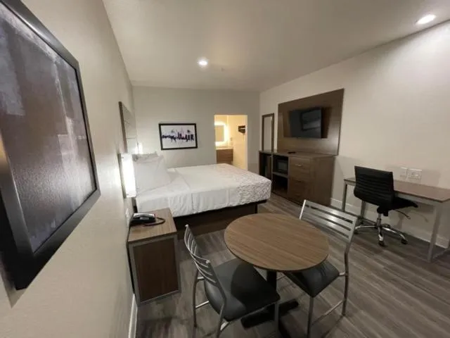 Palace Inn Blue - Garth Rd