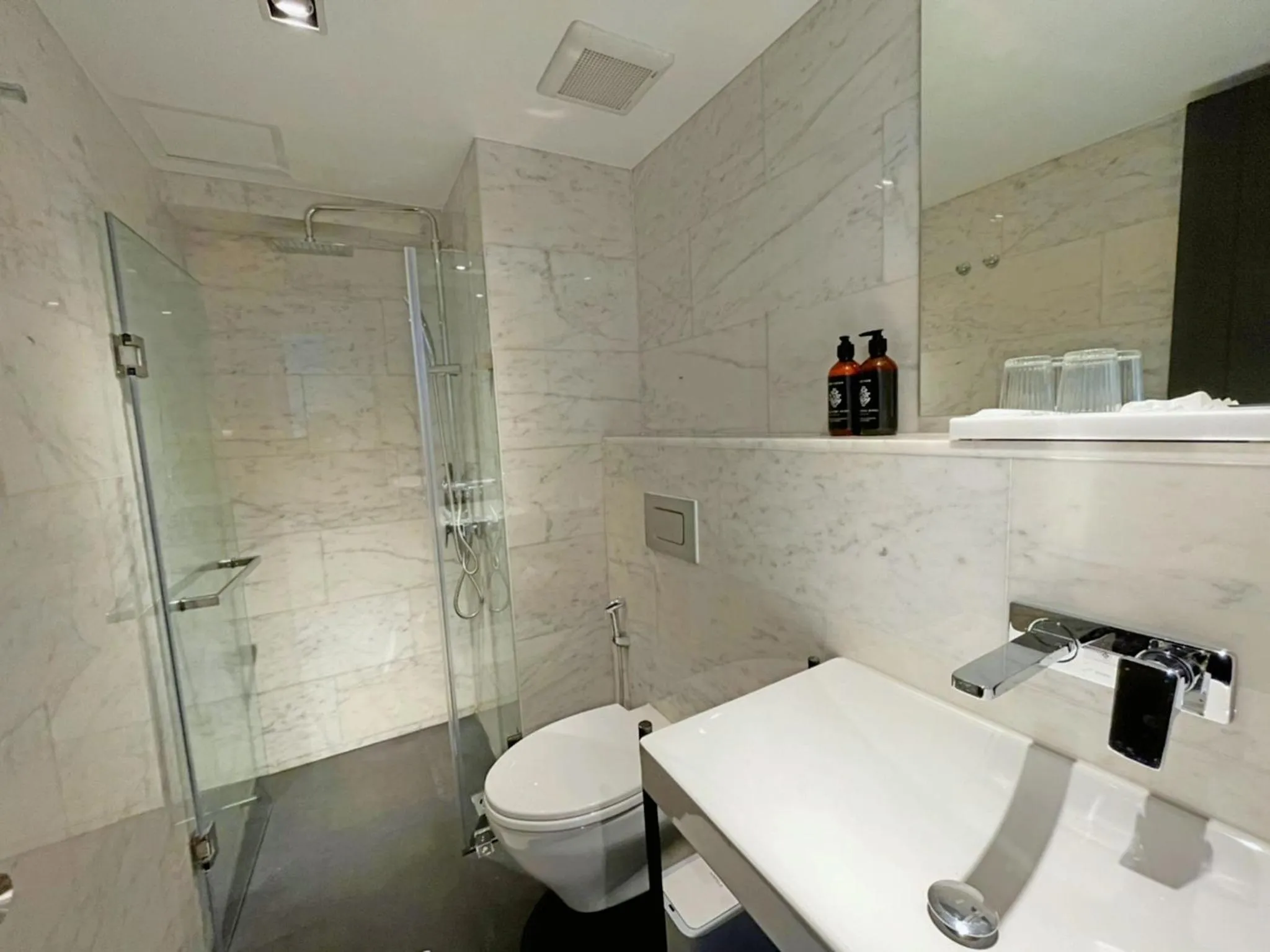 Bathroom in The Lantern Hatyai Hotel