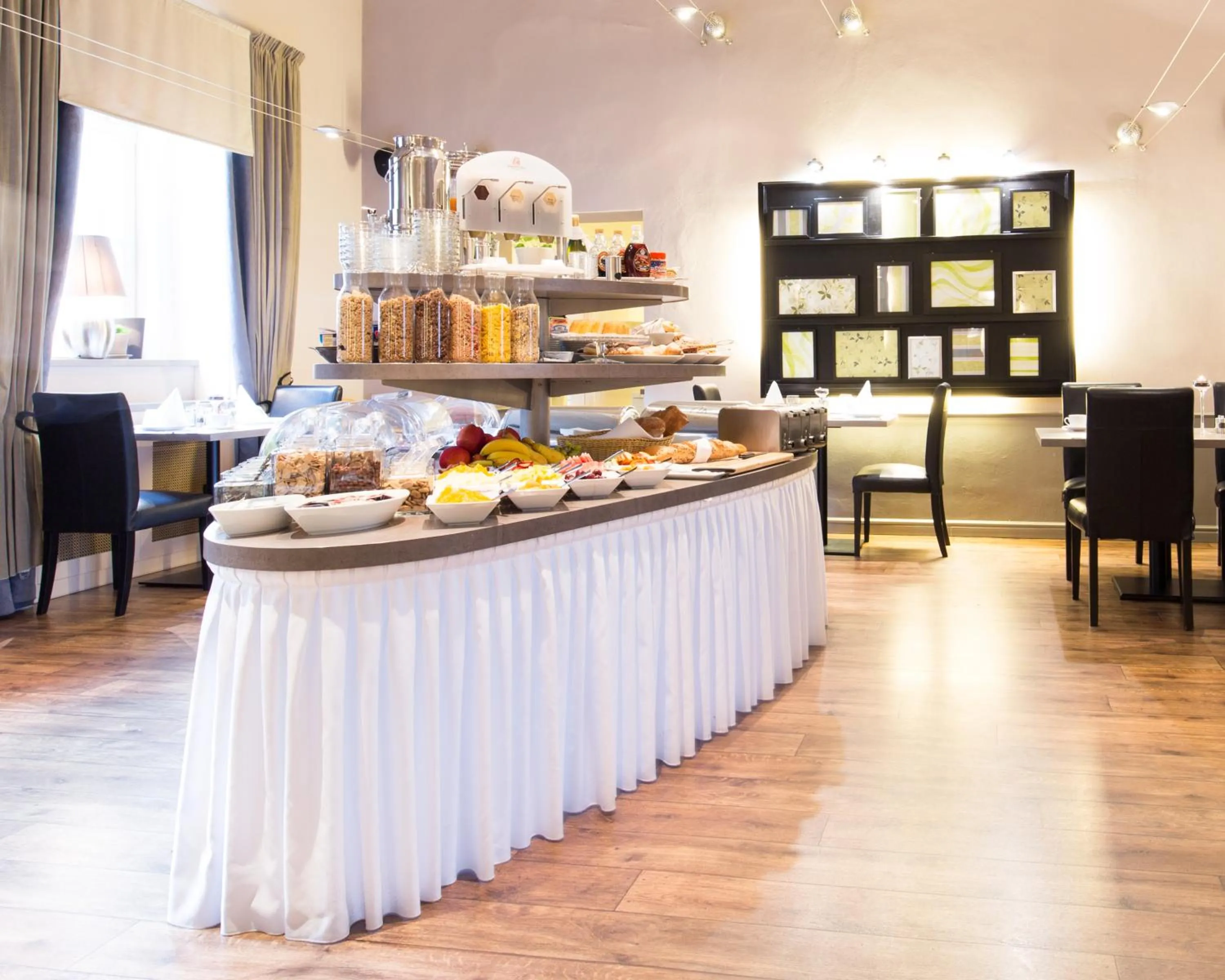 Buffet breakfast in Unitas Residence