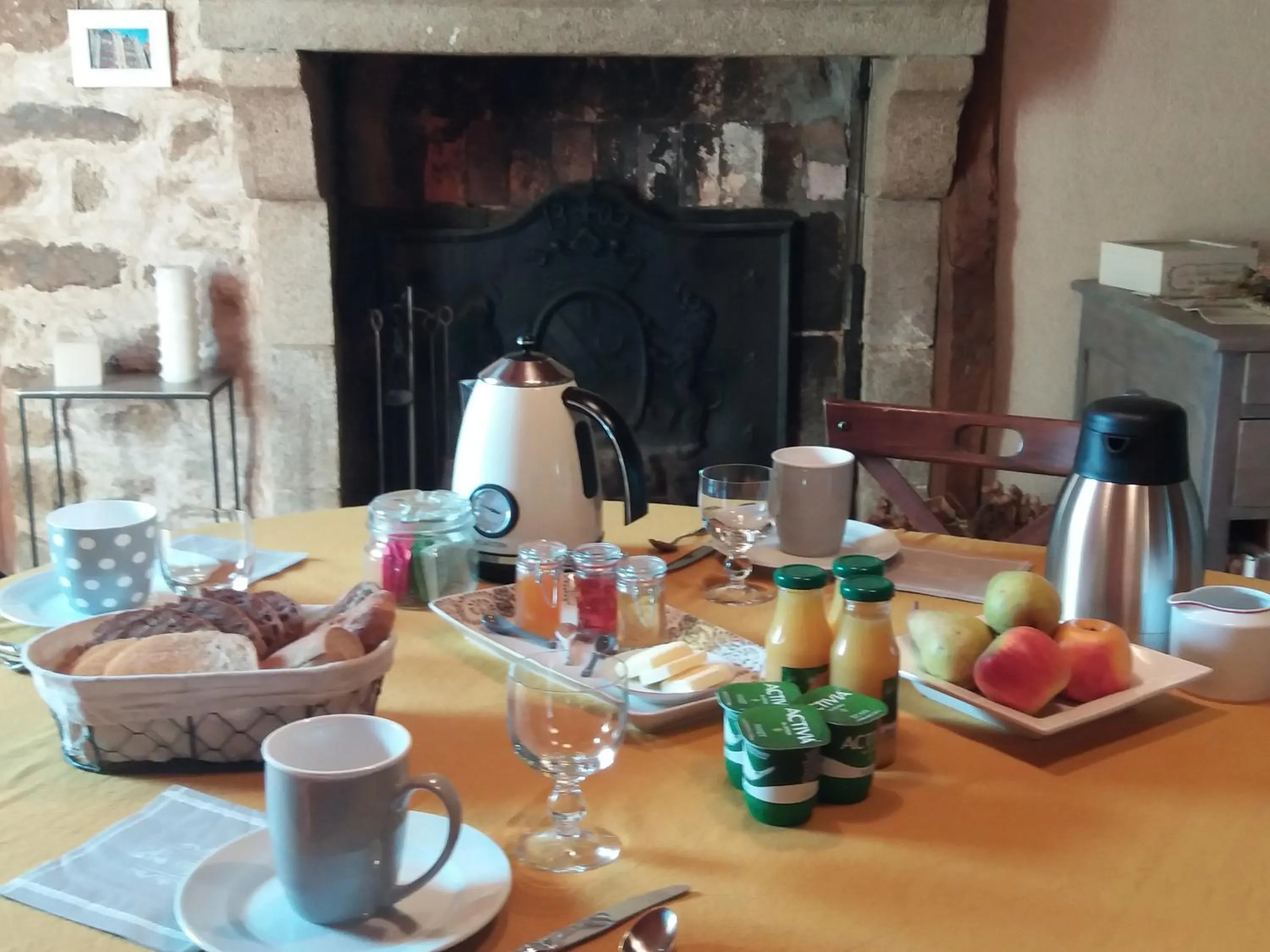 Breakfast in Chambre d'hôtes La Thibaudière