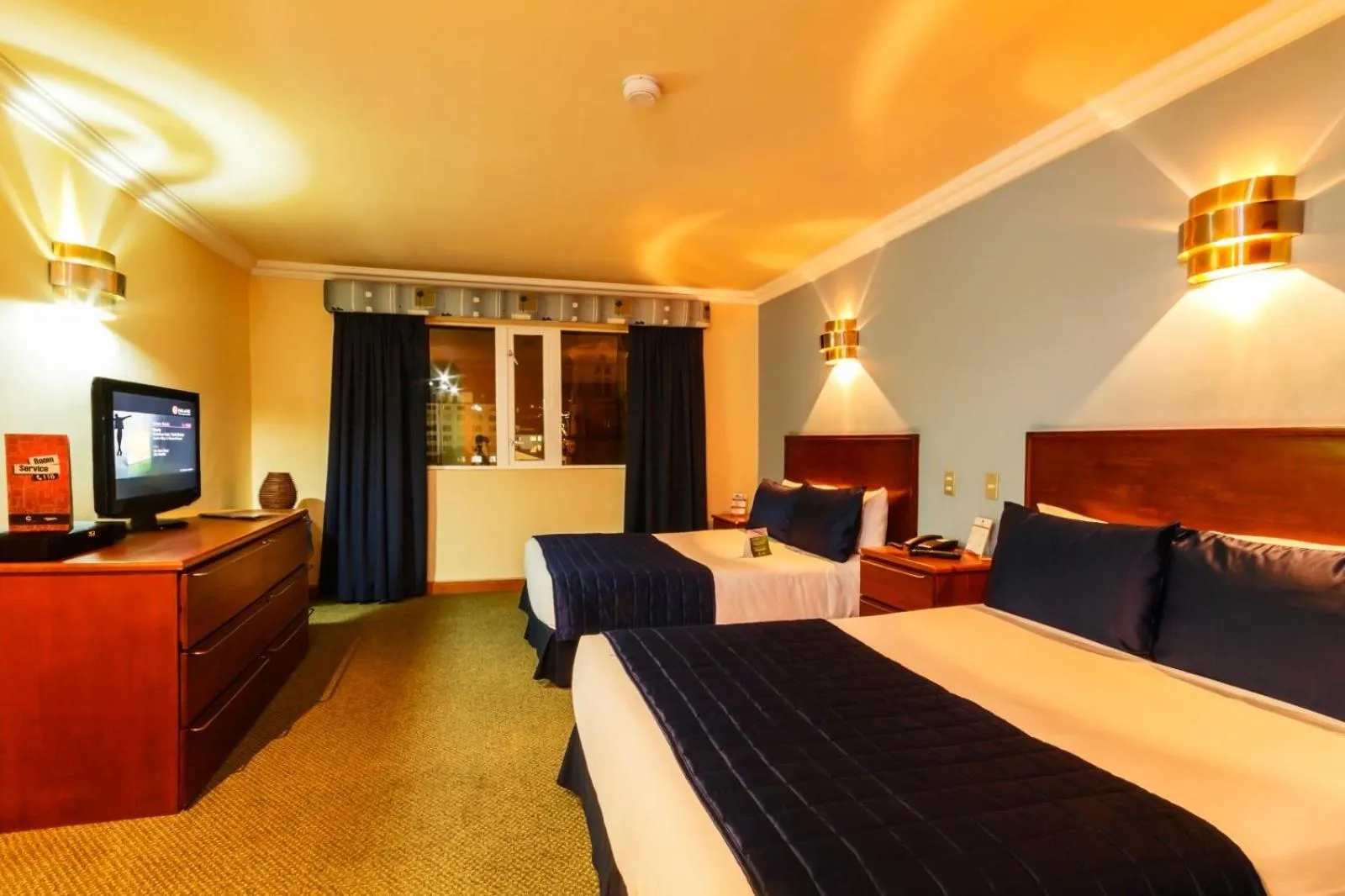 Shower, Bed in Hotel El Conquistador