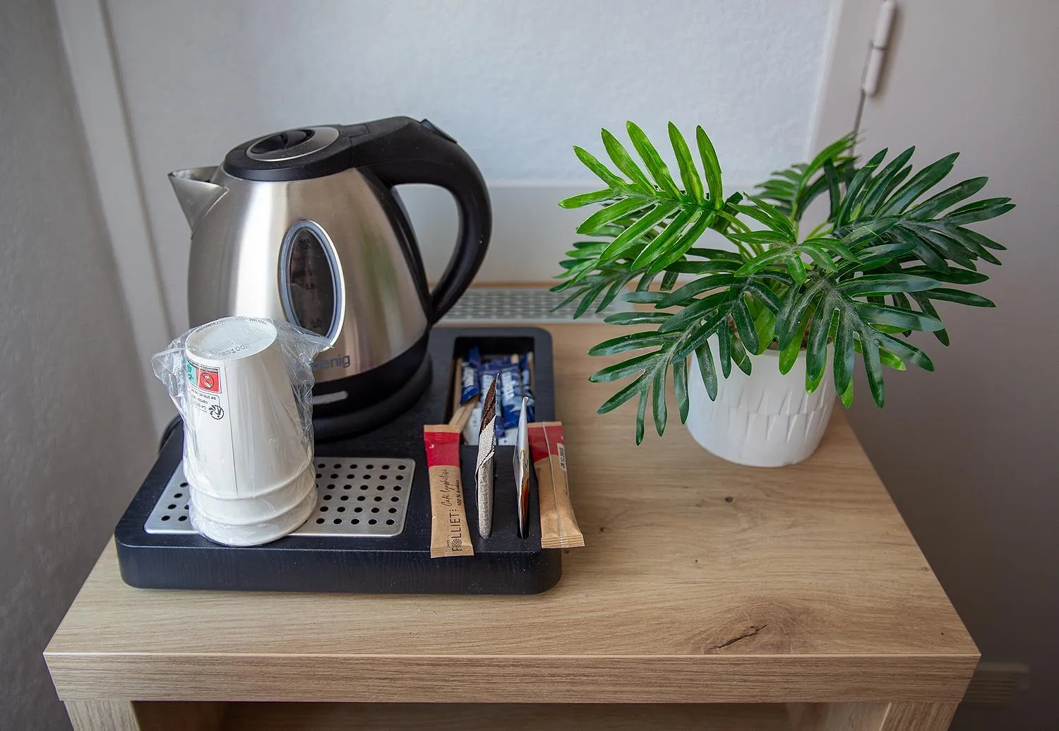 Coffee/tea facilities in Azur Hôtel