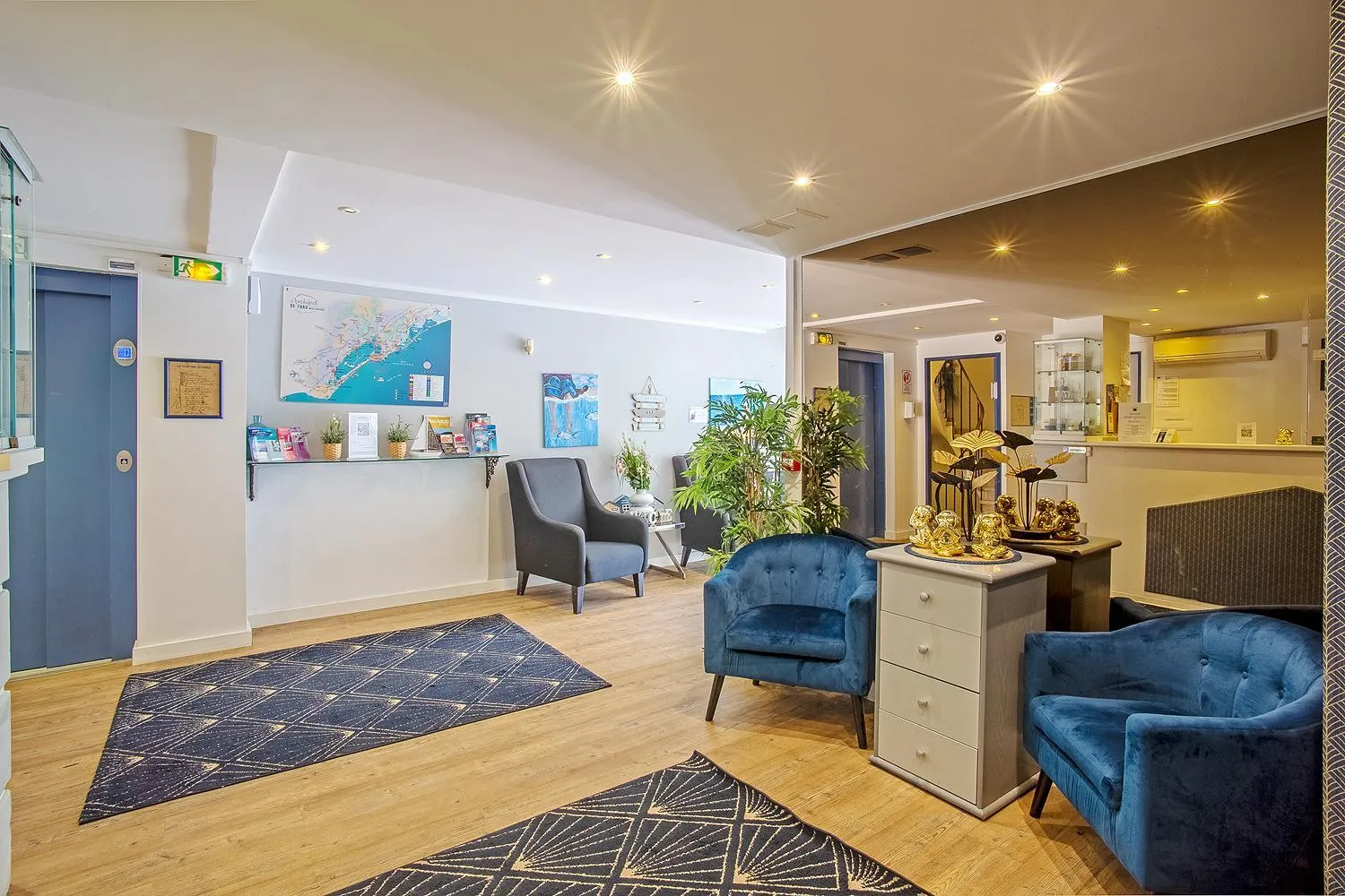 Seating area in Azur Hôtel