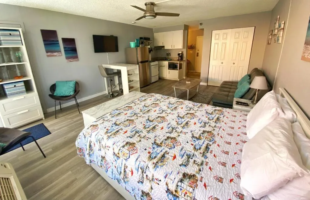 Bed in Castaways Resort Studios