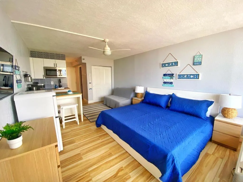 Bed in Castaways Resort Studios