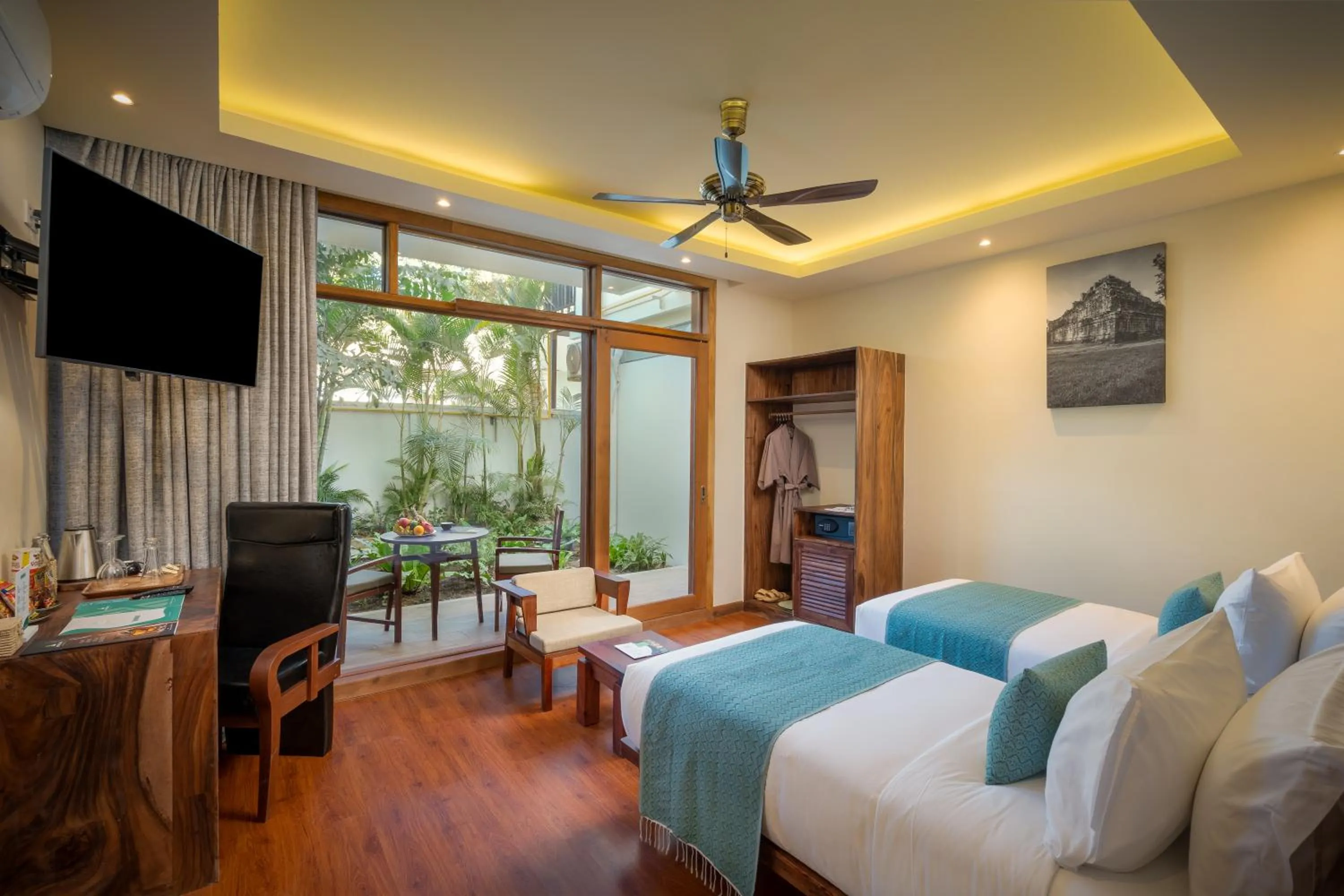 Photo of the whole room, Bed in Amatak Boutique Hotel