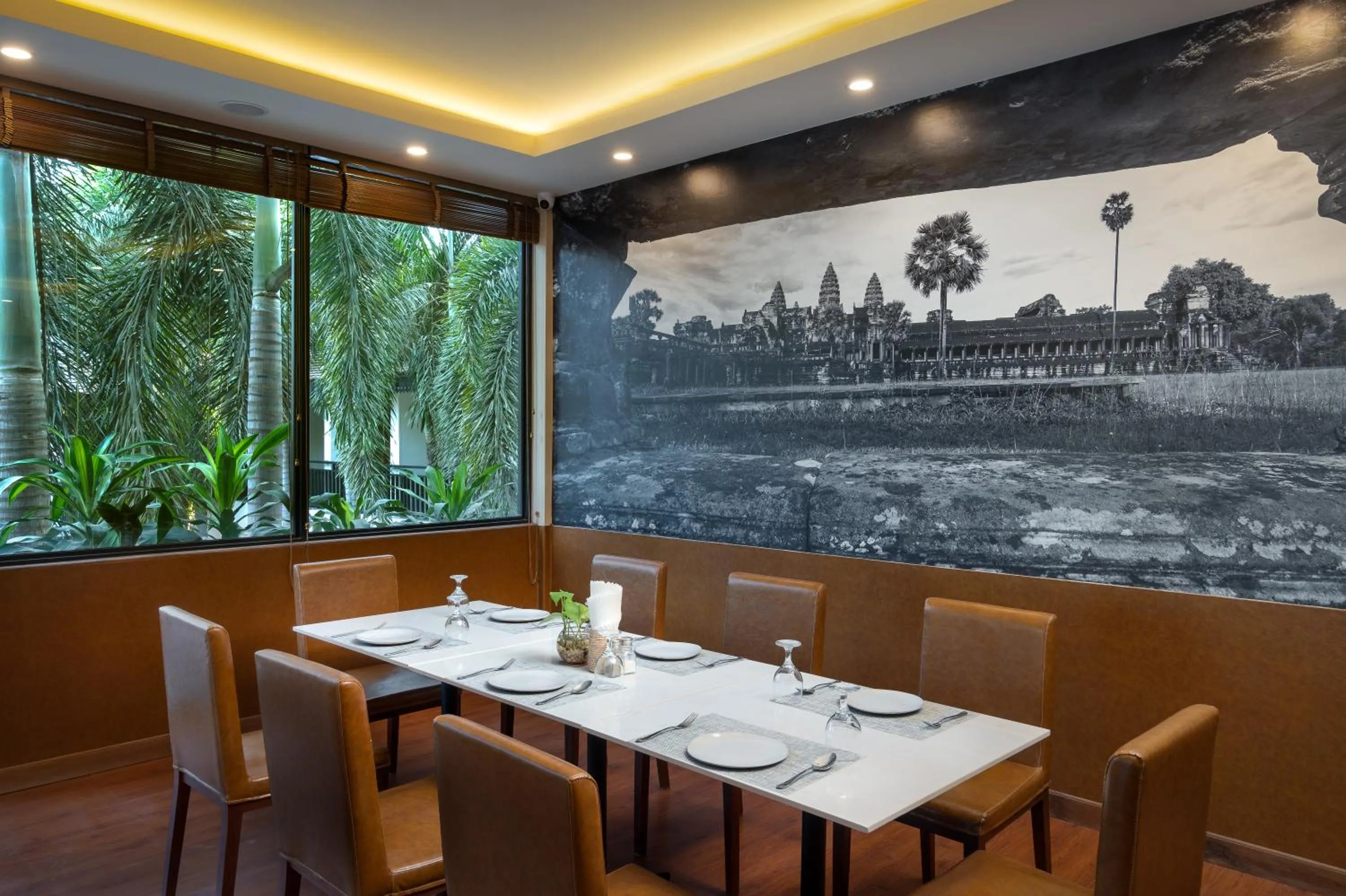 Restaurant/places to eat in Amatak Boutique Hotel