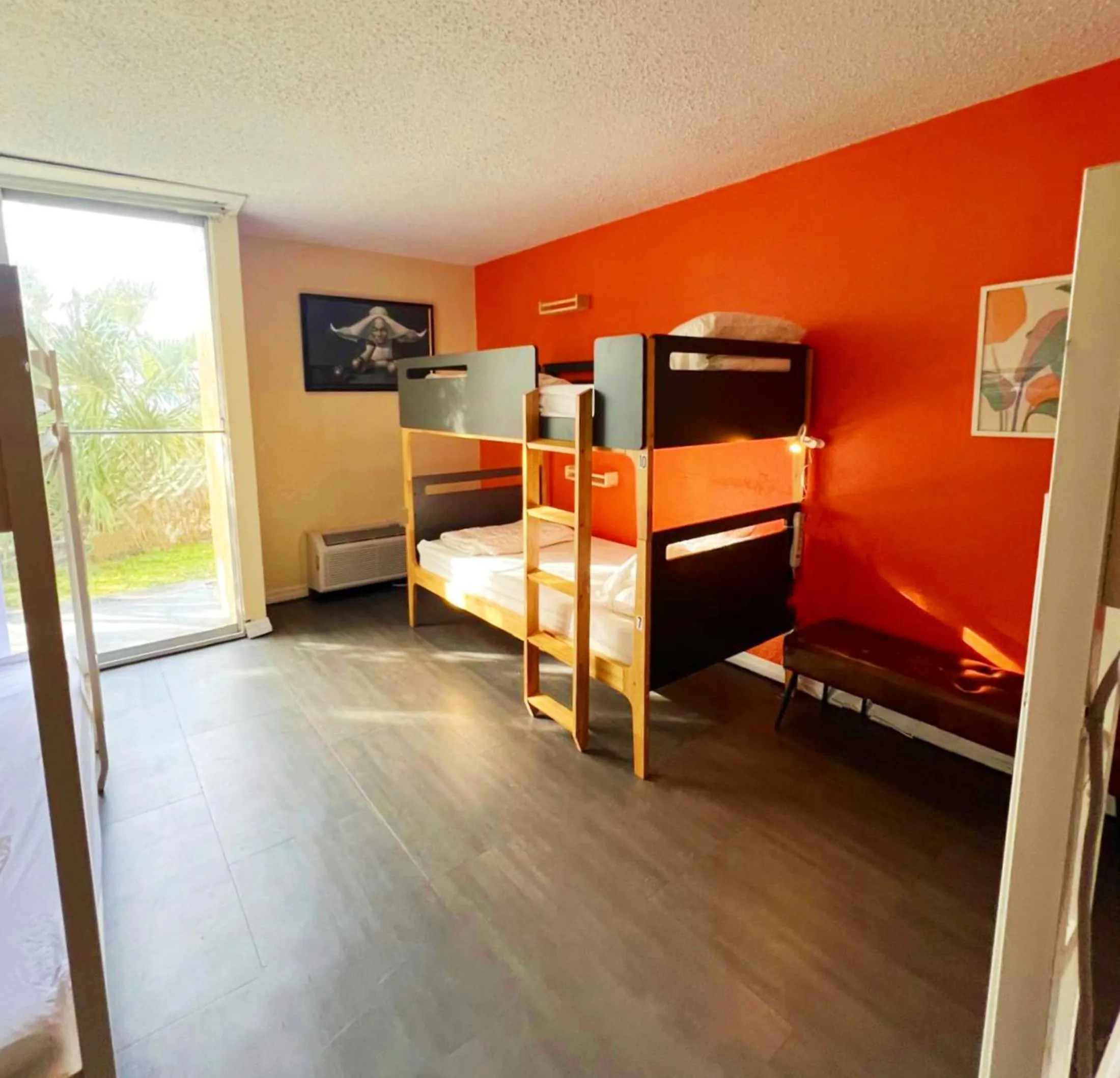 Bed in Bposhtels Orlando Florida Mall