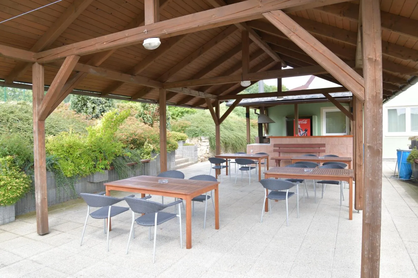 Restaurant/places to eat in Komorni Hurka