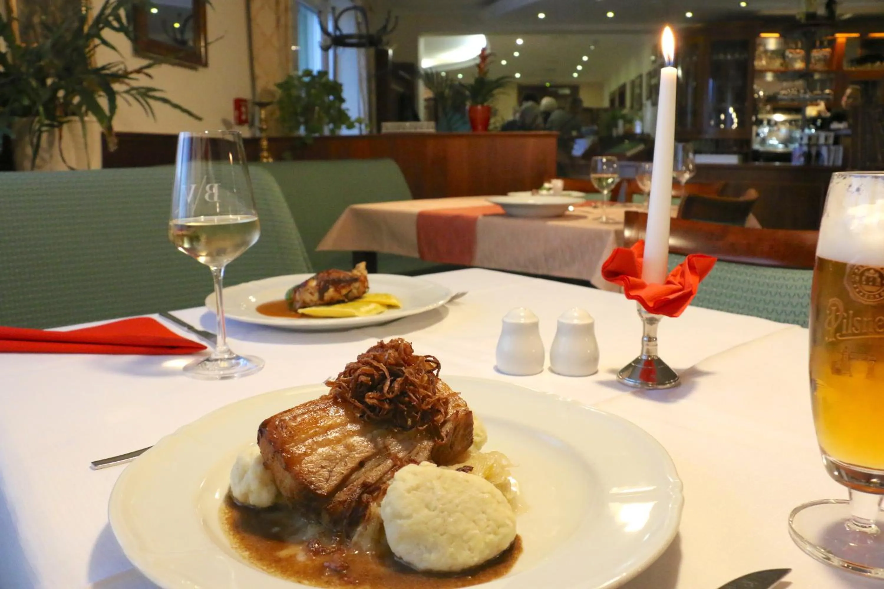 Restaurant/places to eat in Komorni Hurka