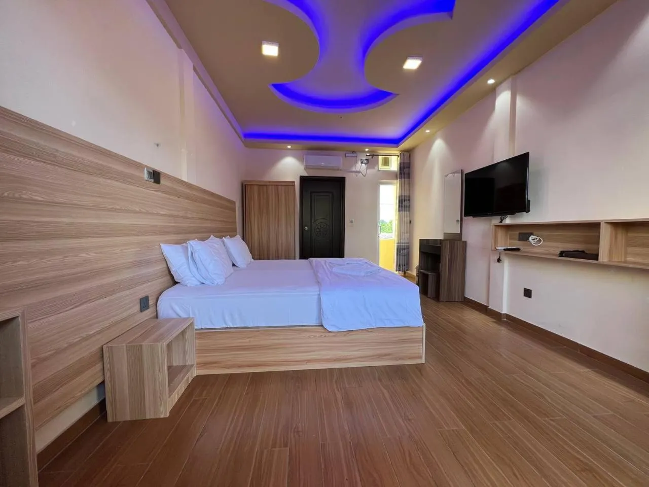 Property building, Bed in Aasna Inn