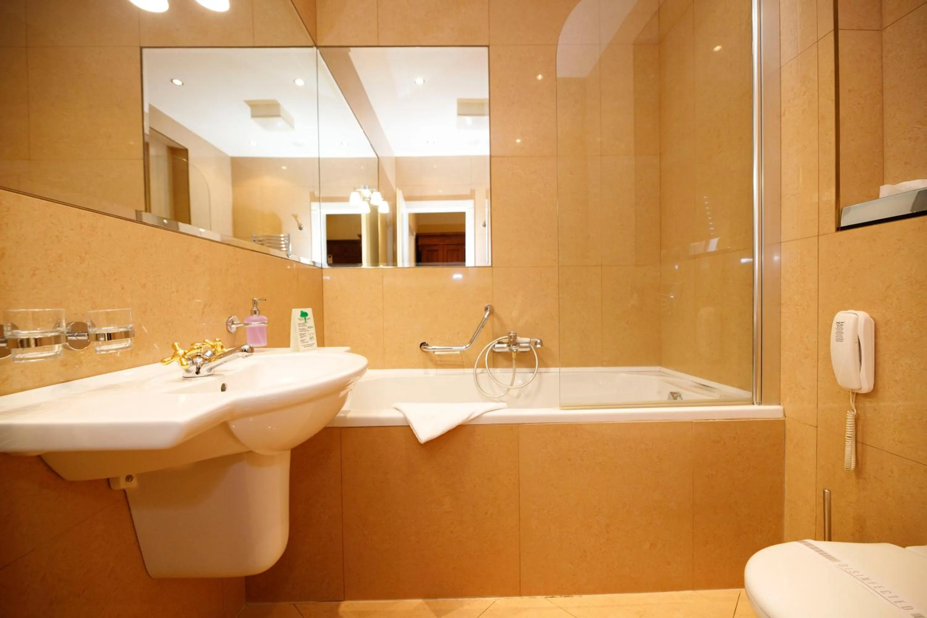 Bathroom in Salvator Hotel