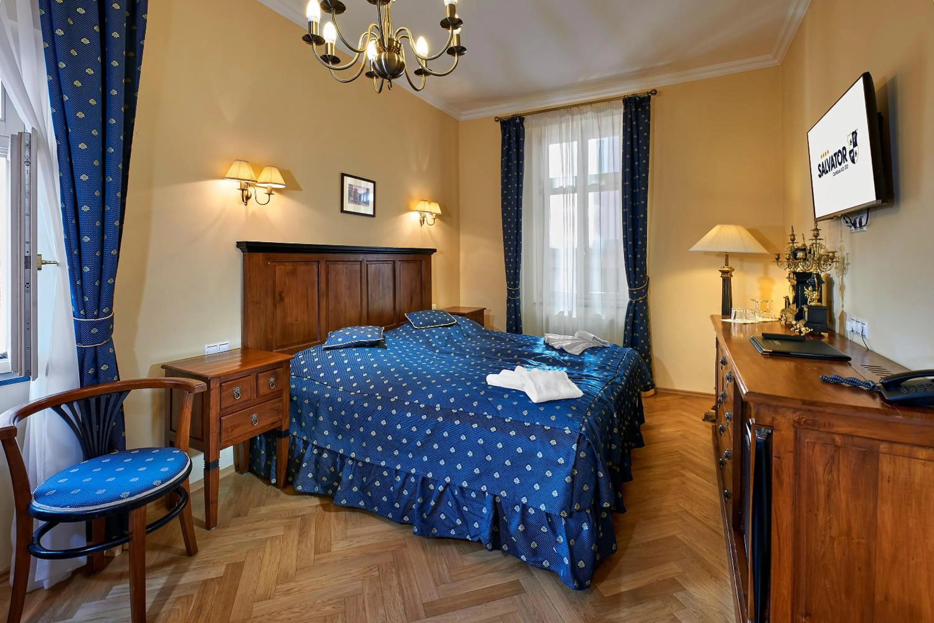 Bedroom, Bed in Salvator Hotel