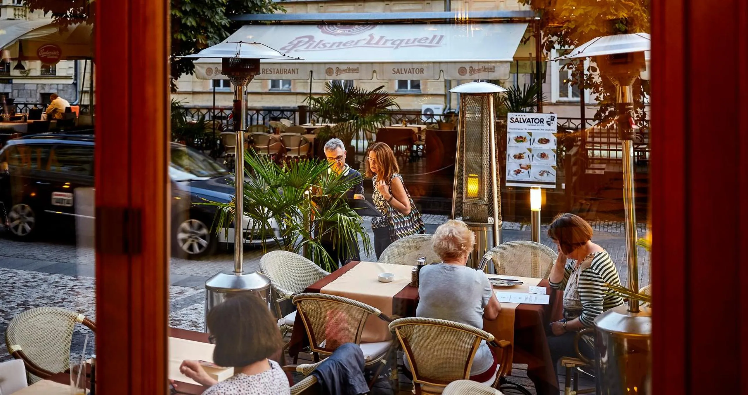 Restaurant/places to eat in Salvator Hotel