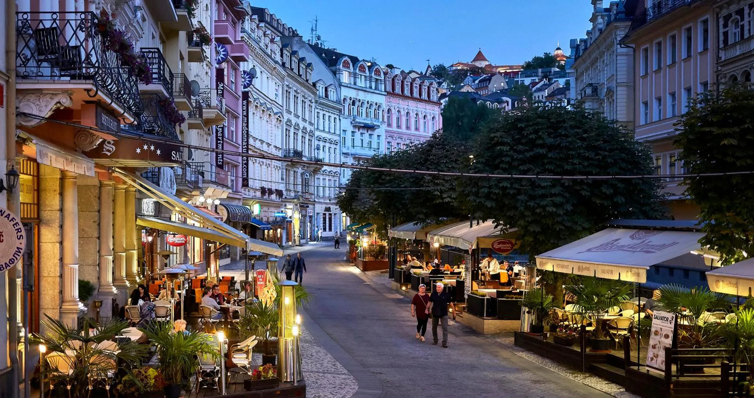 Restaurant/places to eat in Salvator Hotel