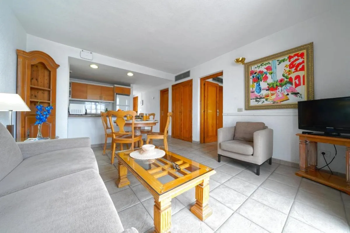 TV and multimedia in Ona Beverly Hills Suites