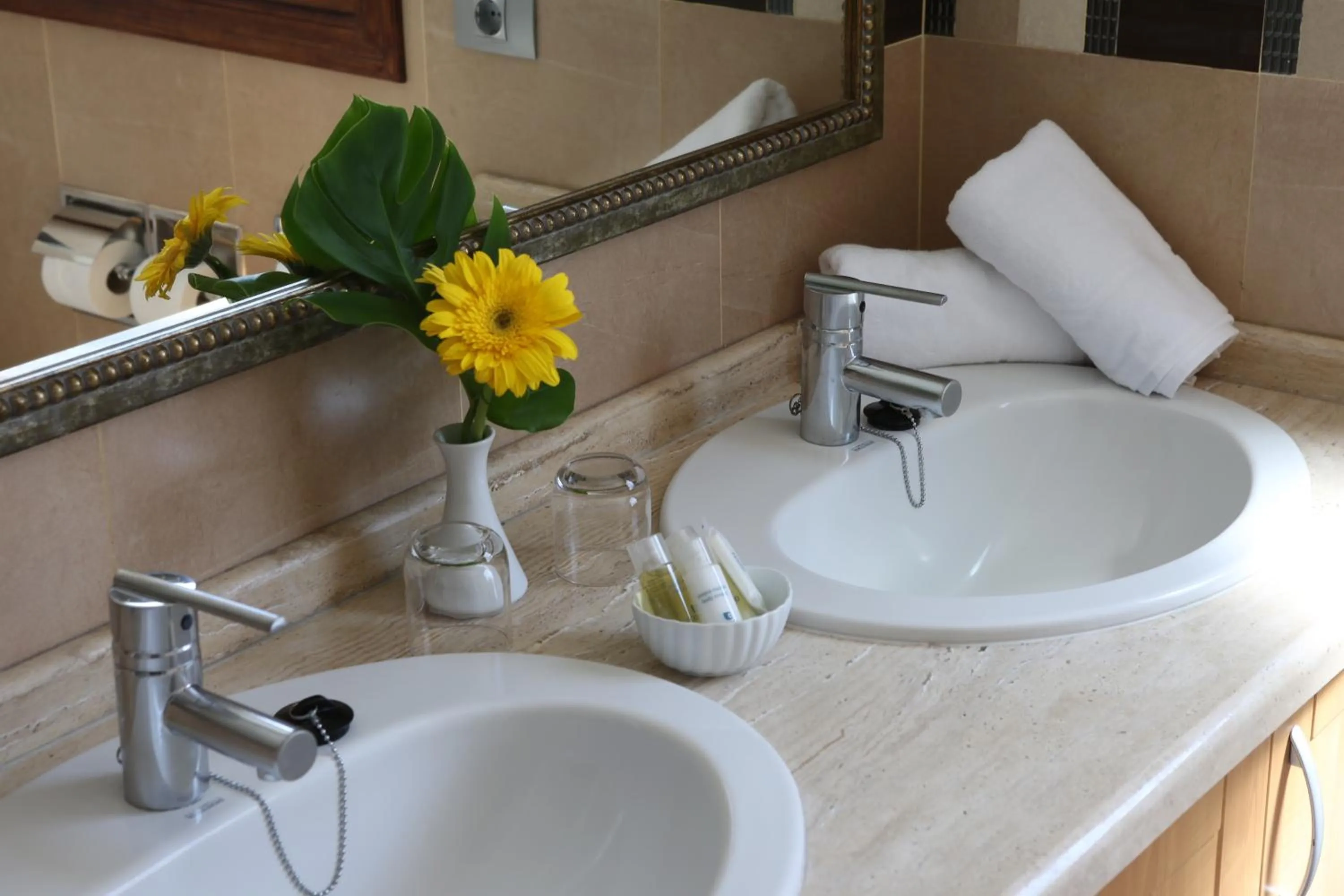 Bathroom in Ona Beverly Hills Suites