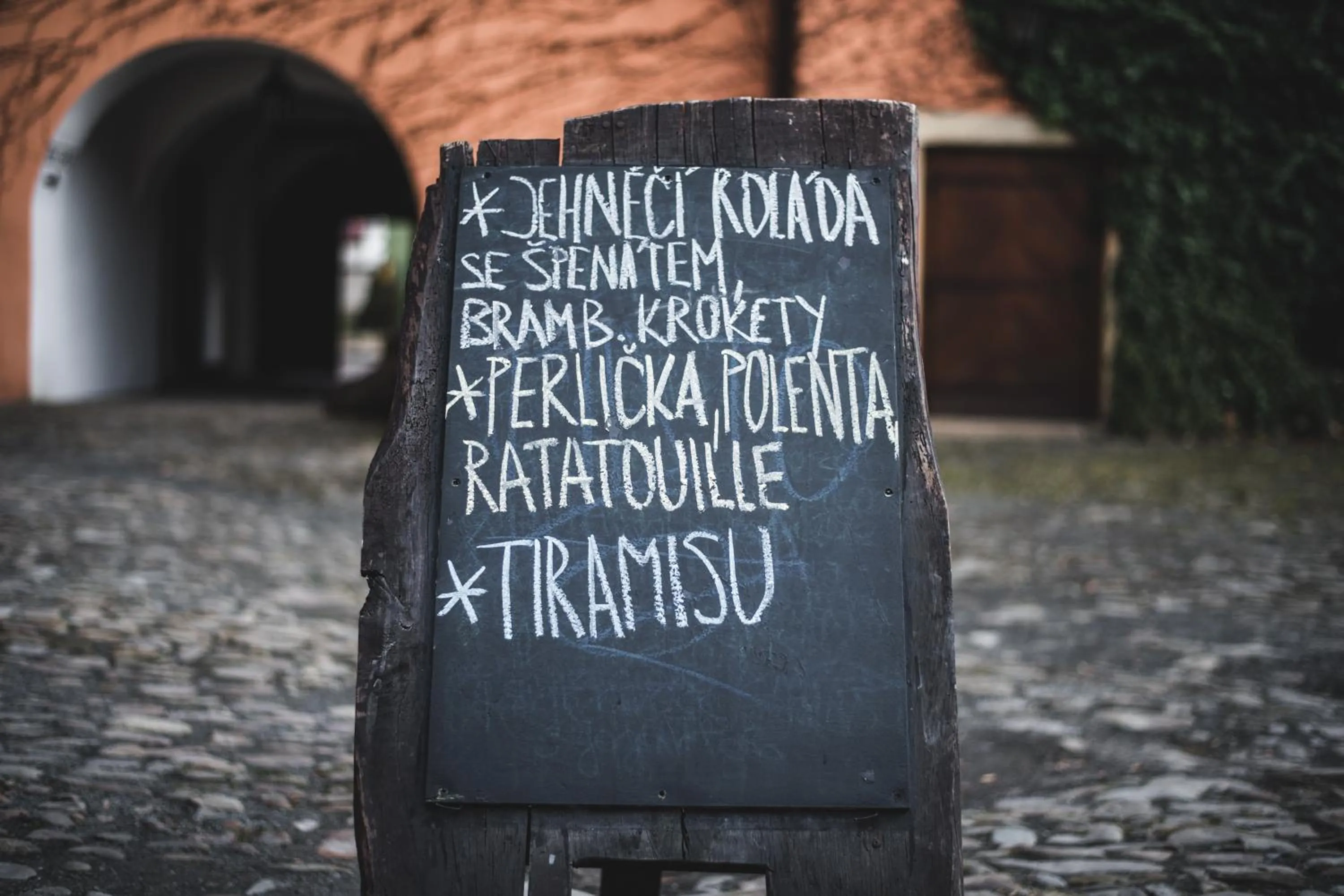 Restaurant/places to eat in Zamek Zabreh